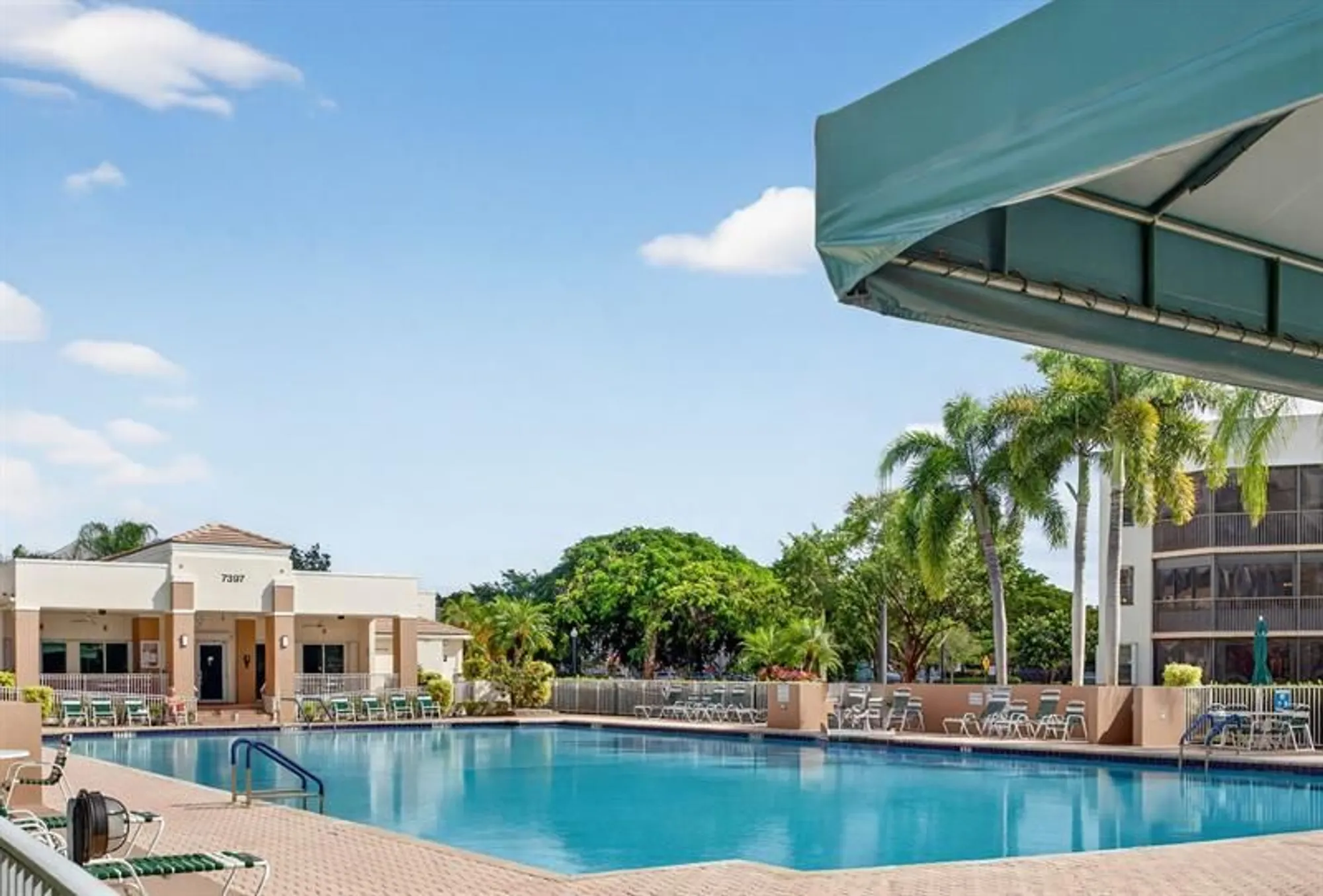 Property Slideshow image 37 of 56 | 7445 fairfax dr 209, Tamarac, FL, 33321