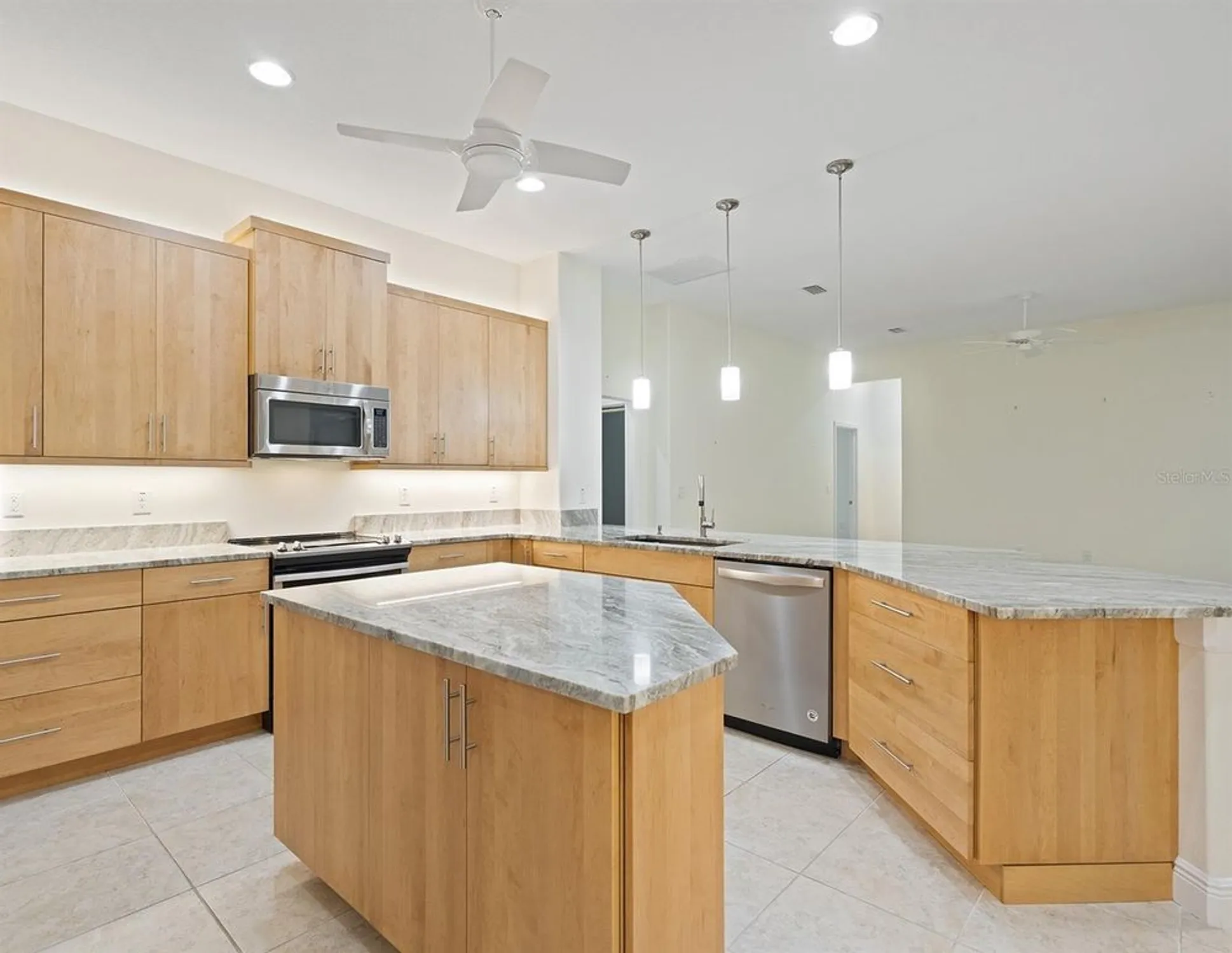 Property Slideshow image 18 of 53 | 8348 bridgeport bay cir, Mount Dora, FL, 32757