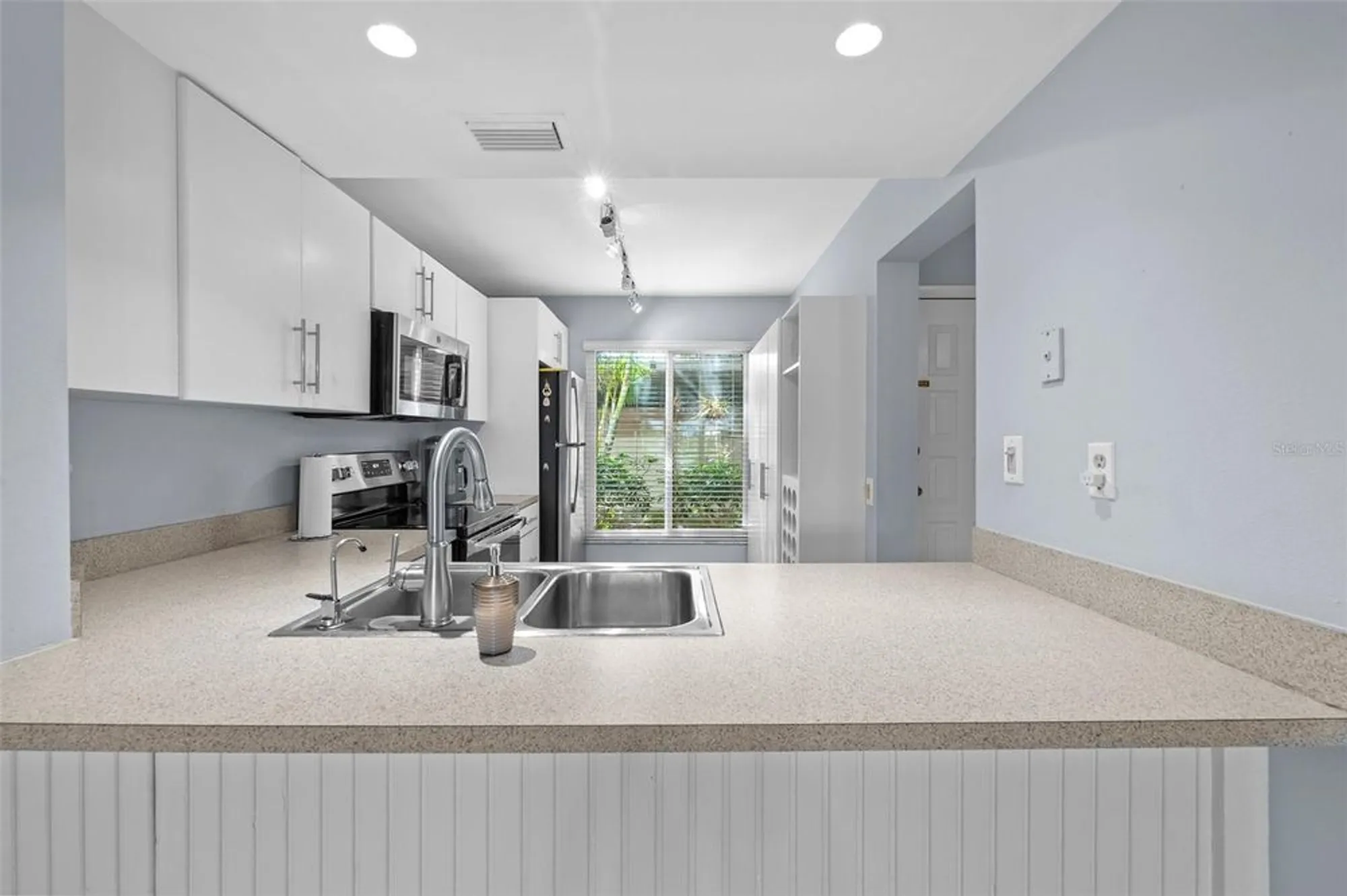 Property Slideshow image 11 of 41 | 6269 palma del mar blvd s apt 112, St Petersburg, FL, 33715