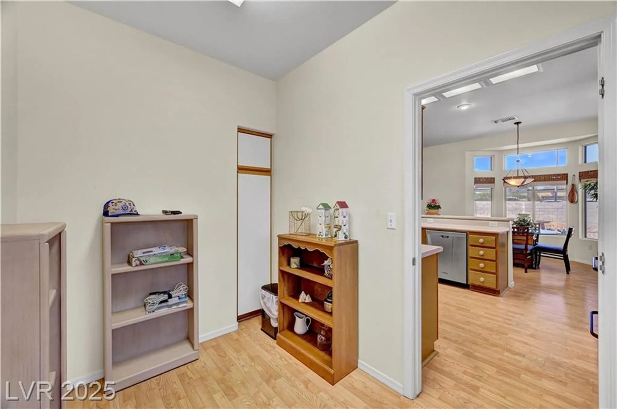 Property Slideshow image 26 of 78 | 10020 villa ridge dr, Las Vegas, NV, 89134