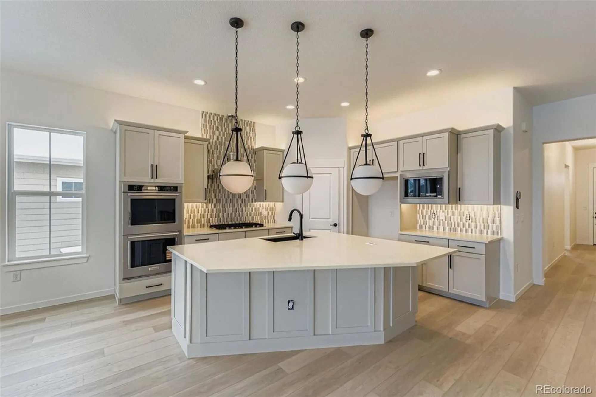 Property Slideshow image 7 of 24 | 8895 s riviera way, Aurora, CO, 80016