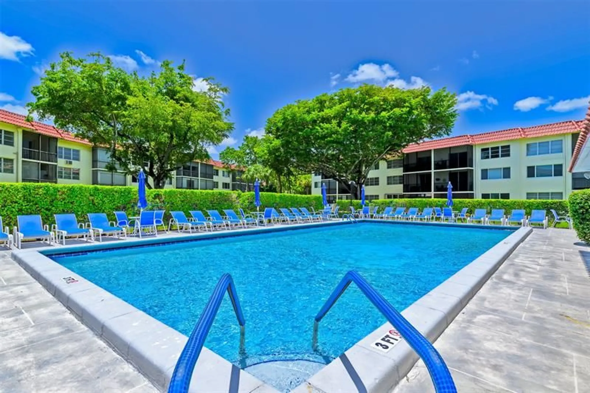 Property Slideshow image 43 of 51 | 9511 n hollybrook lake dr 207, Pembroke Pines, FL, 33025