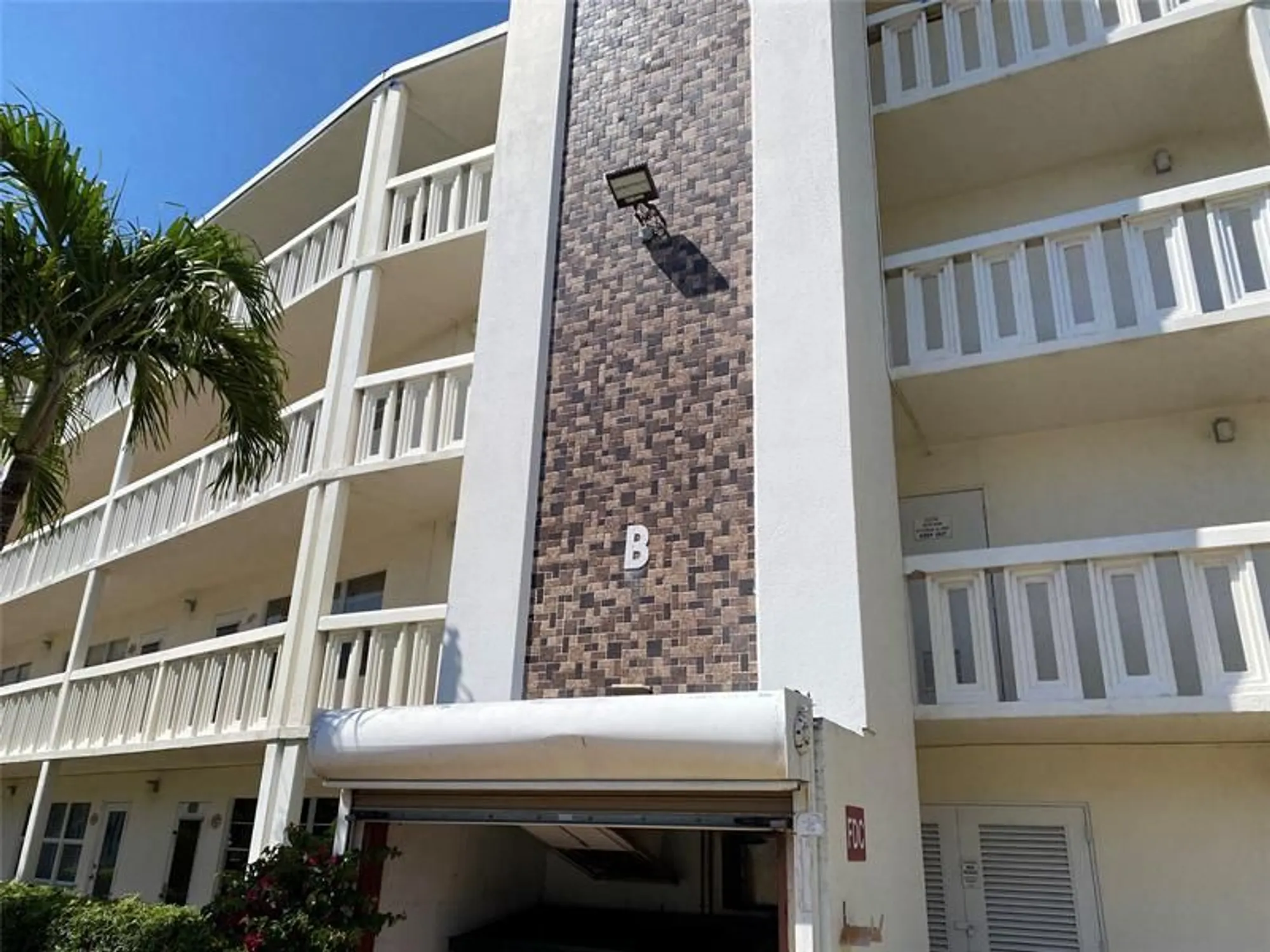 Property Slideshow image 5 of 51 | 1026 cambridge b # 1026, Deerfield Beach, FL, 33442