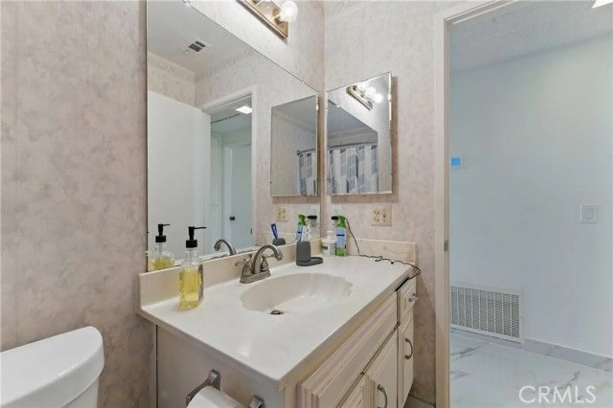 Property Slideshow image 28 of 36 | 2250 redwood dr, Hemet, CA, 92545