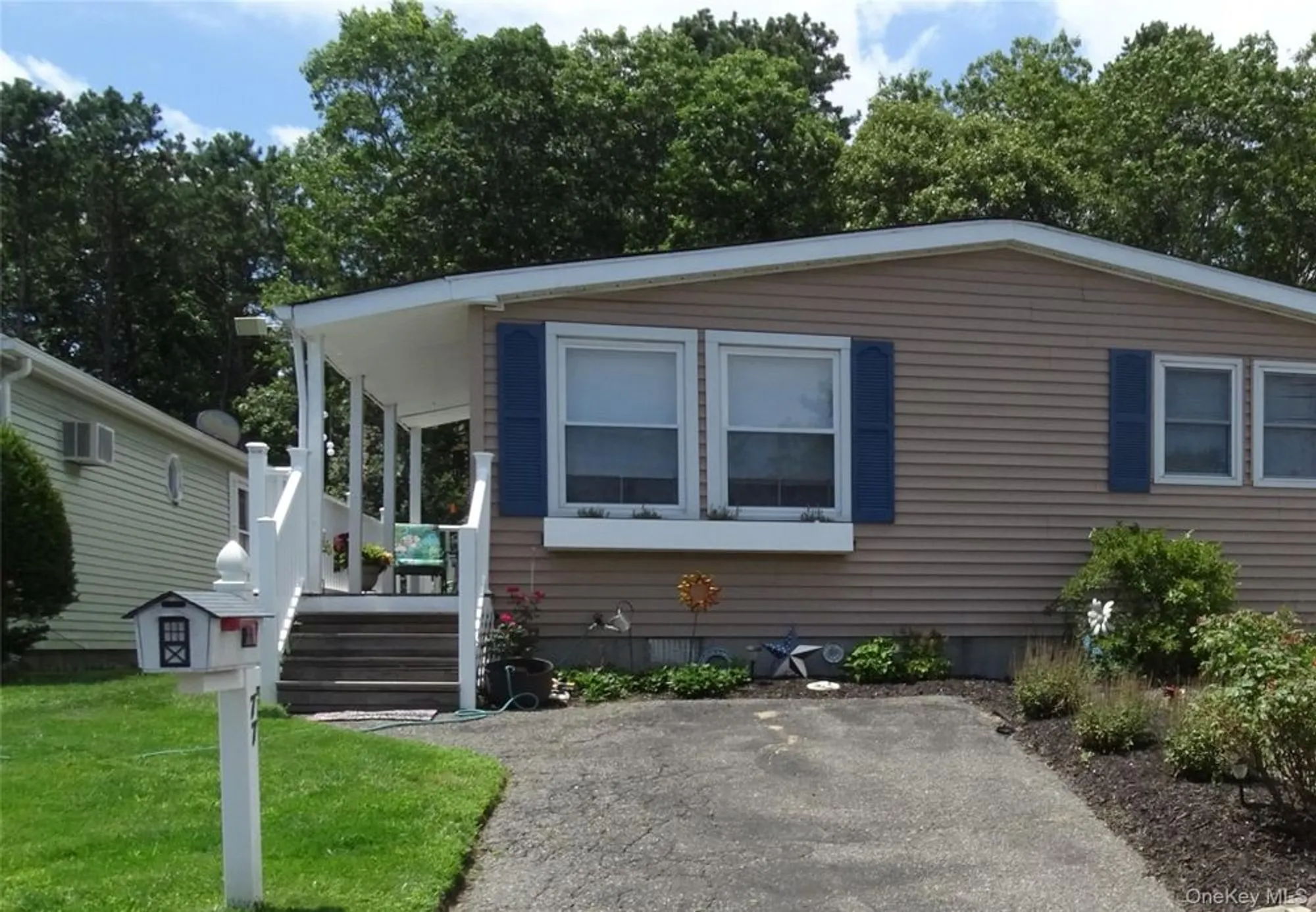 Property Slideshow image 1 of 31 | 77 village cir, Manorville, NY, 11949