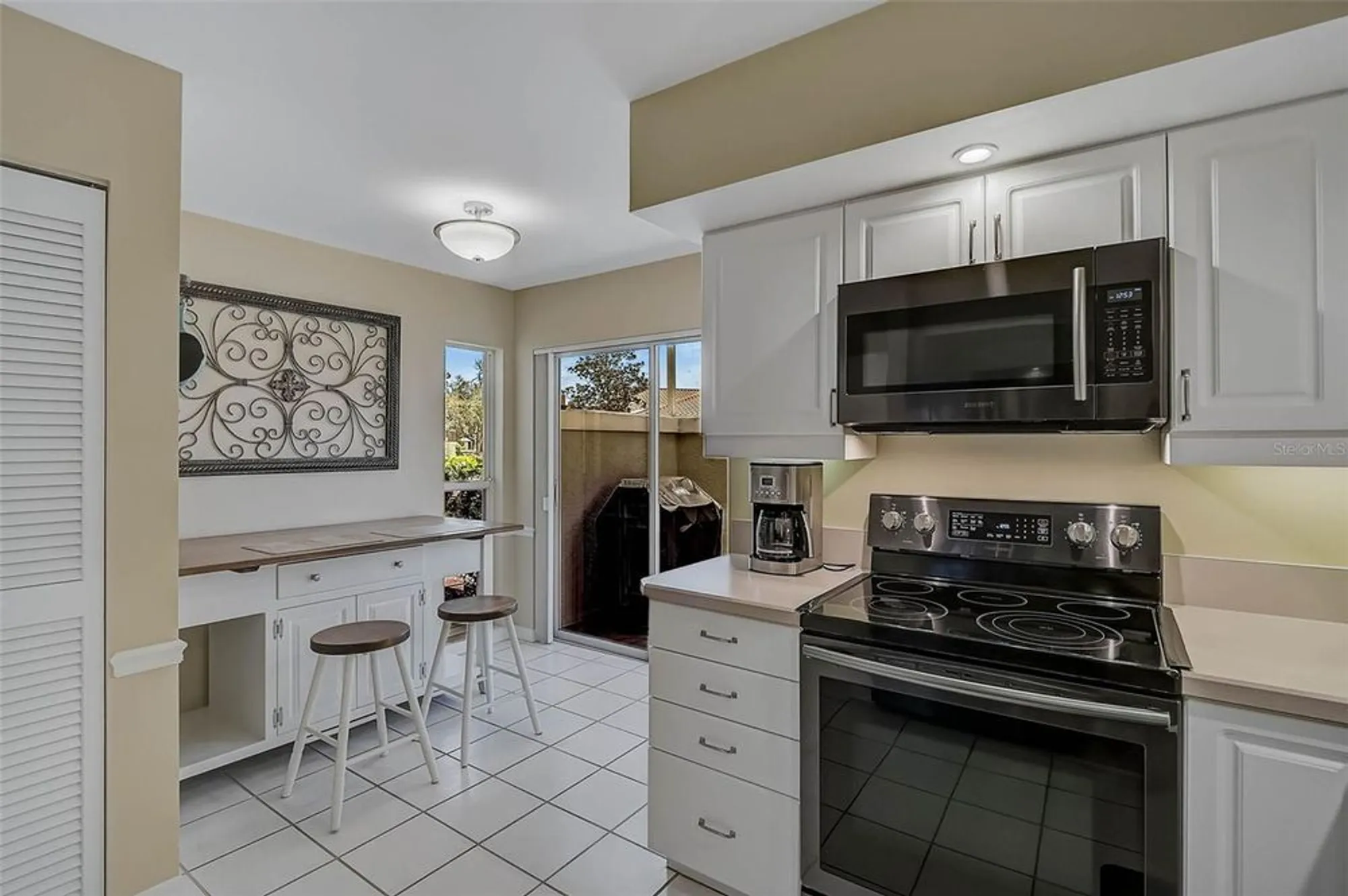 Property Slideshow image 10 of 49 | 7341 golf pointe cir, Sarasota, FL, 34243