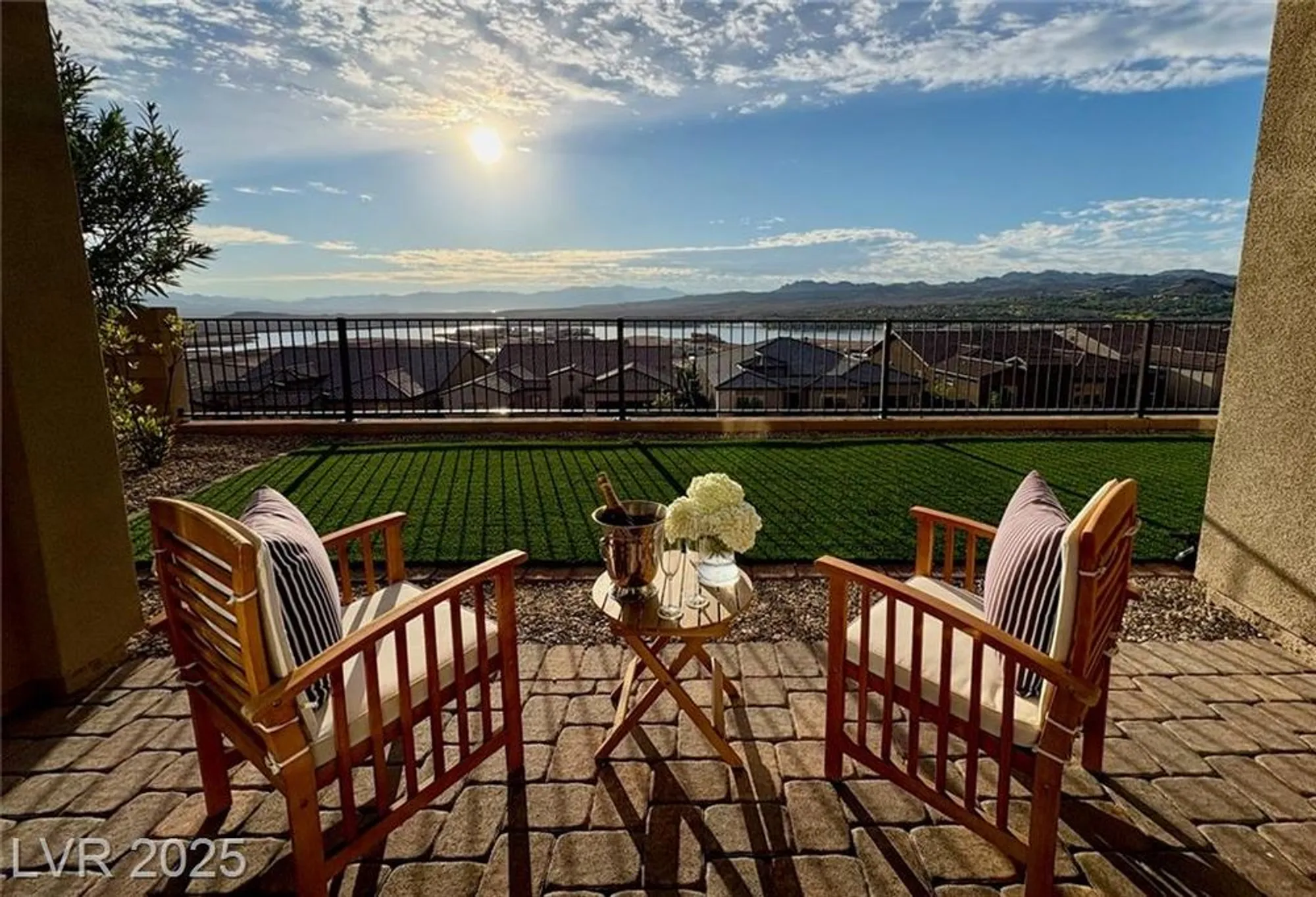 Property Slideshow image 2 of 35 | 48 stone bluff ln, Henderson, NV, 89011