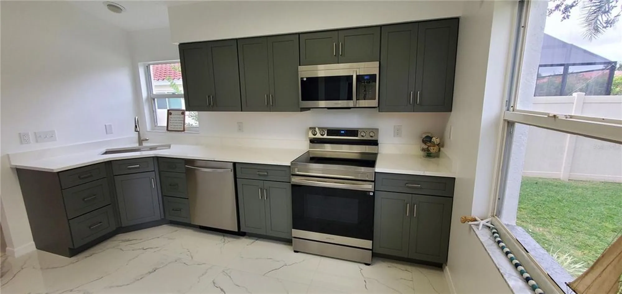 Property Slideshow image 9 of 28 | 5508 83rd ter, Sarasota, FL, 34243