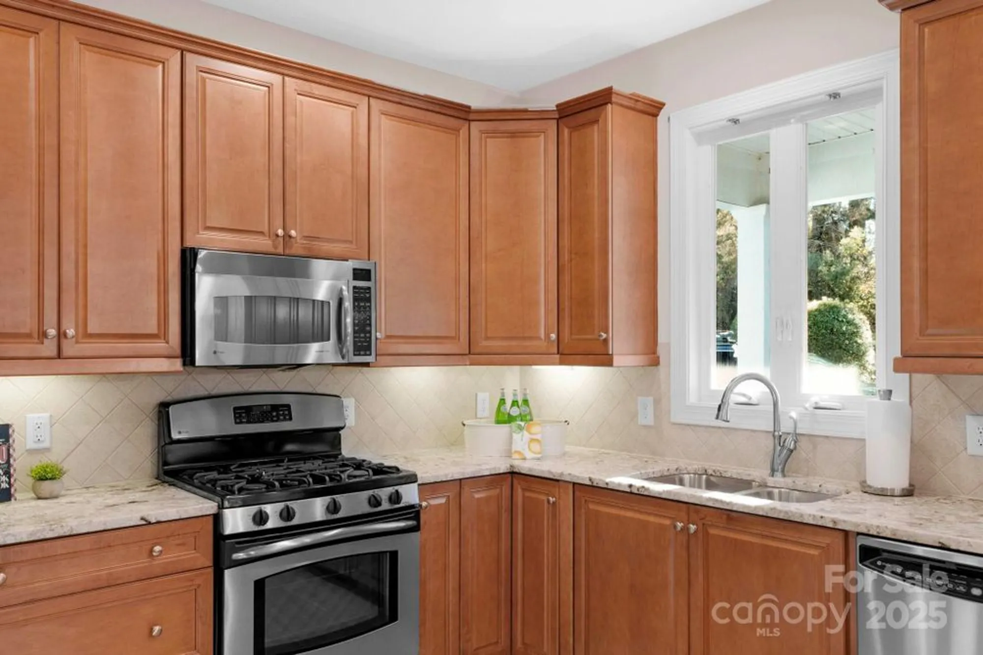 Property Slideshow image 8 of 43 | 3038 bellasera way, Matthews, NC, 28105