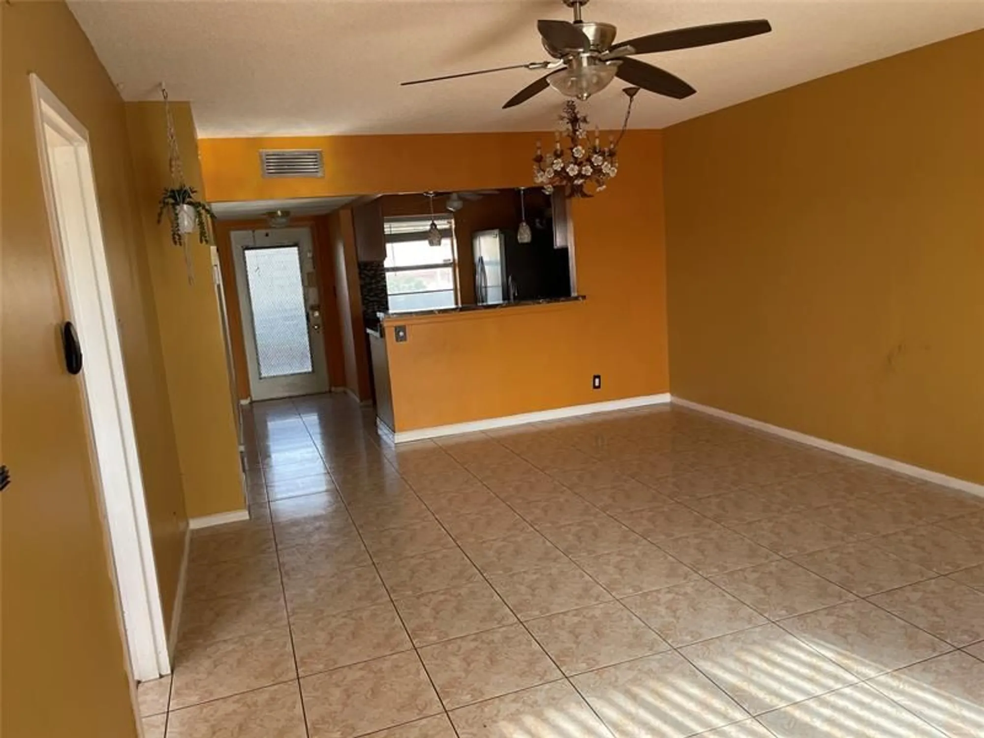 Property Slideshow image 13 of 47 | 1025 country club dr apt 407, Margate, FL, 33063