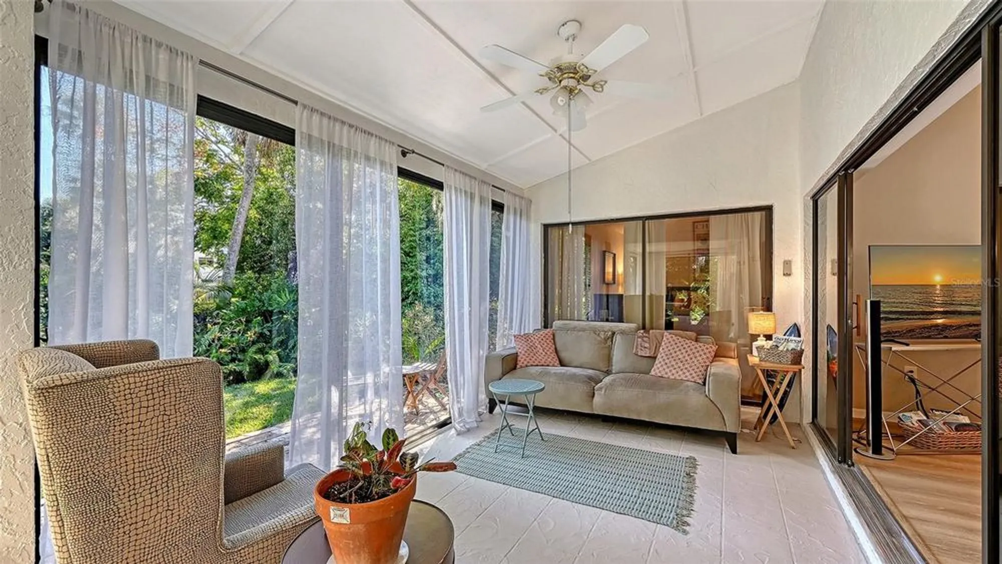 Property Slideshow image 13 of 49 | 7360 oak moss dr # 4, Sarasota, FL, 34241