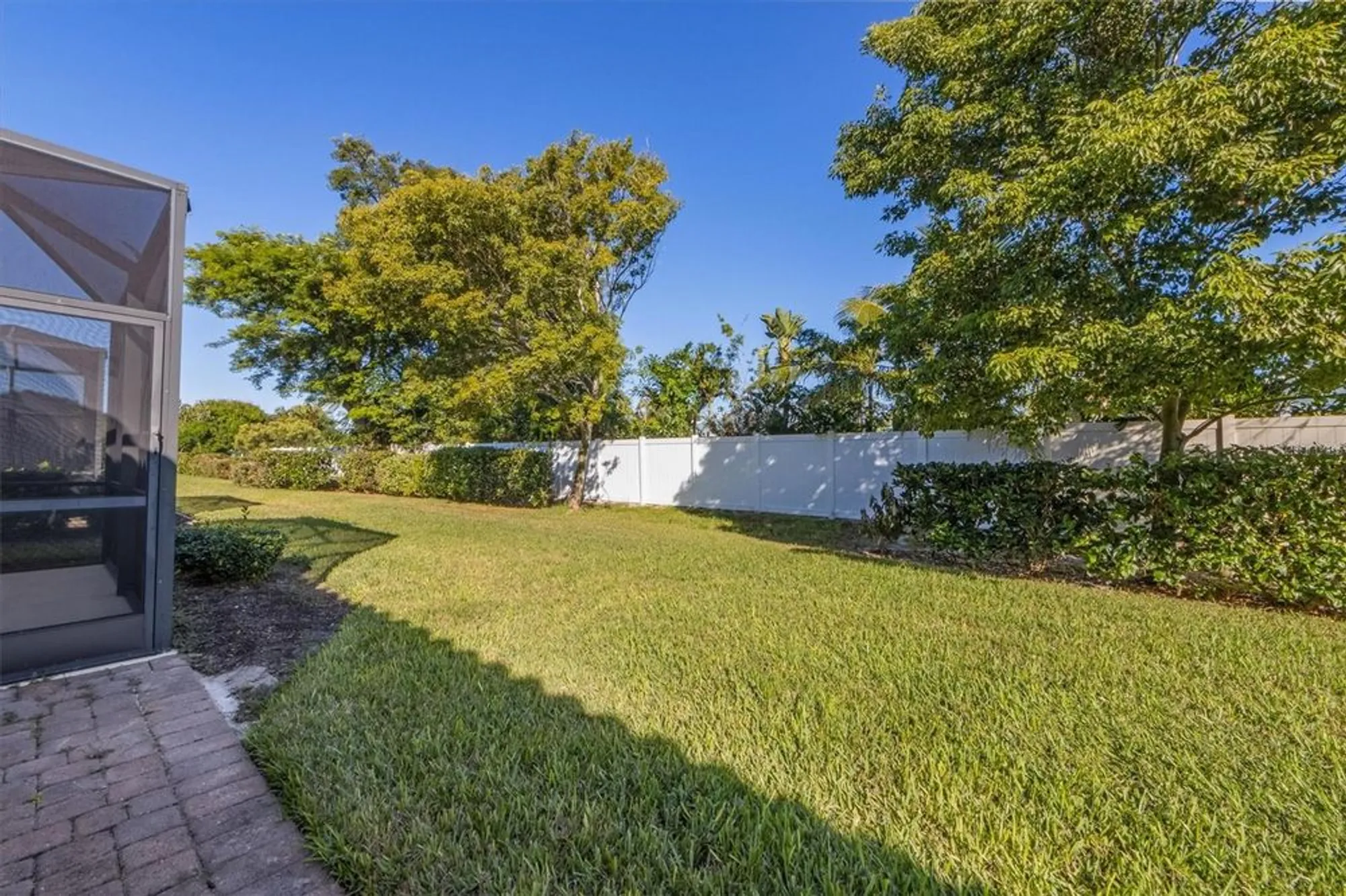 Property Slideshow image 32 of 37 | 7104 playa bella dr, Bradenton, FL, 34209