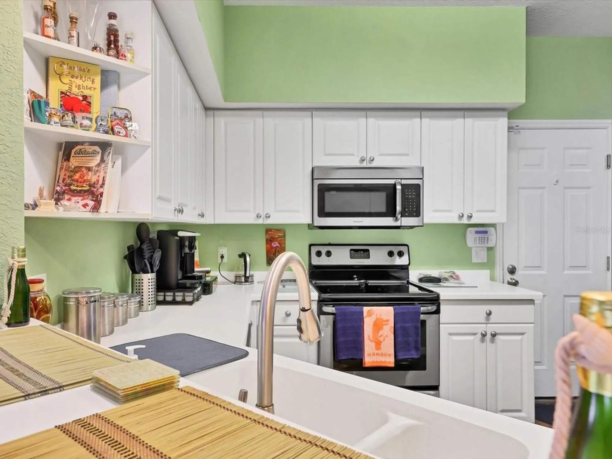 Property Slideshow image 16 of 53 | 7273 cedar hollow cir # 102, Bradenton, FL, 34203