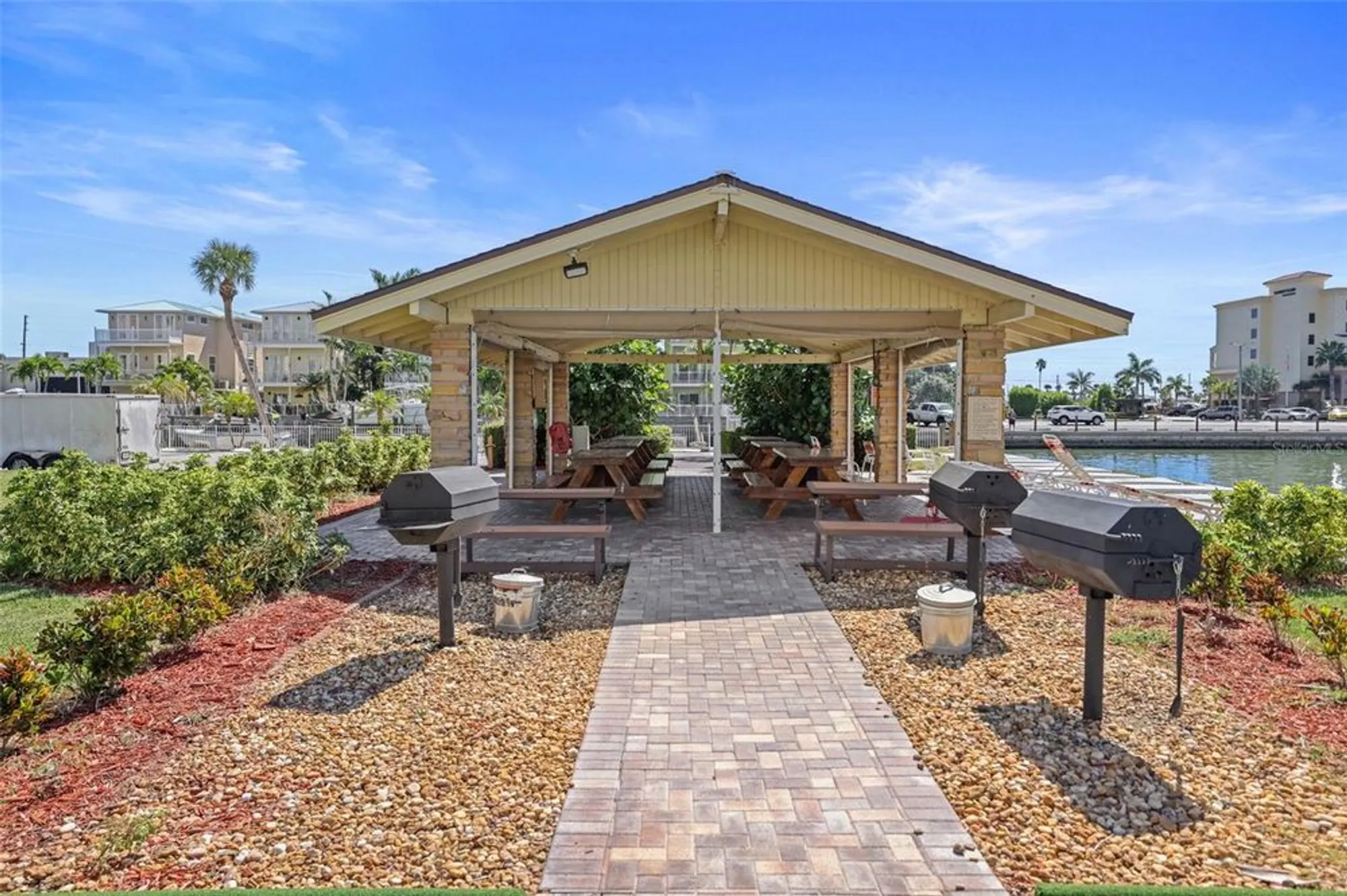 Property Slideshow image 18 of 33 | 4550 cove cir apt 1003, St Petersburg, FL, 33708