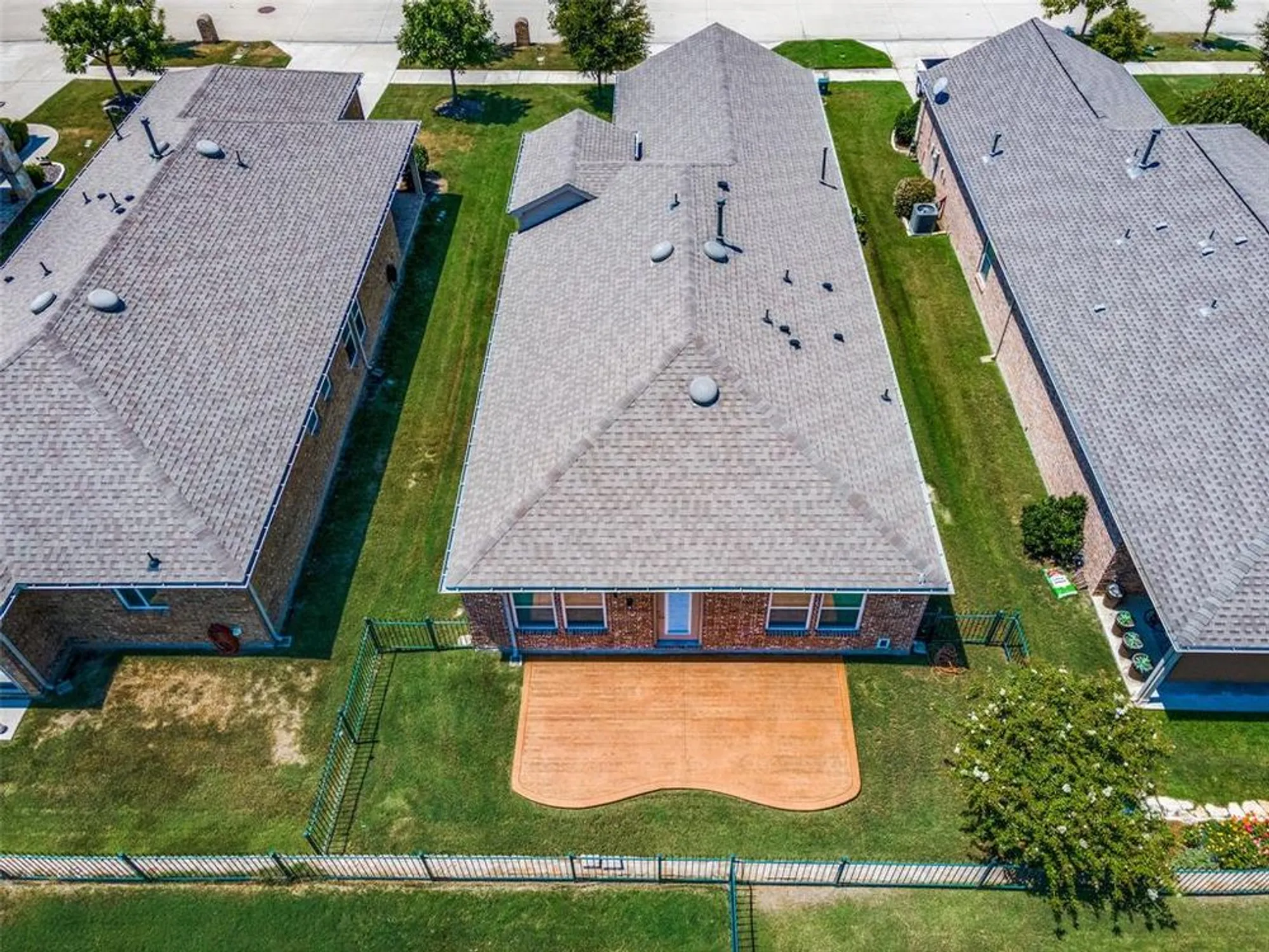 Property Slideshow image 11 of 40 | 6726 hickory creek dr, Frisco, TX, 75036