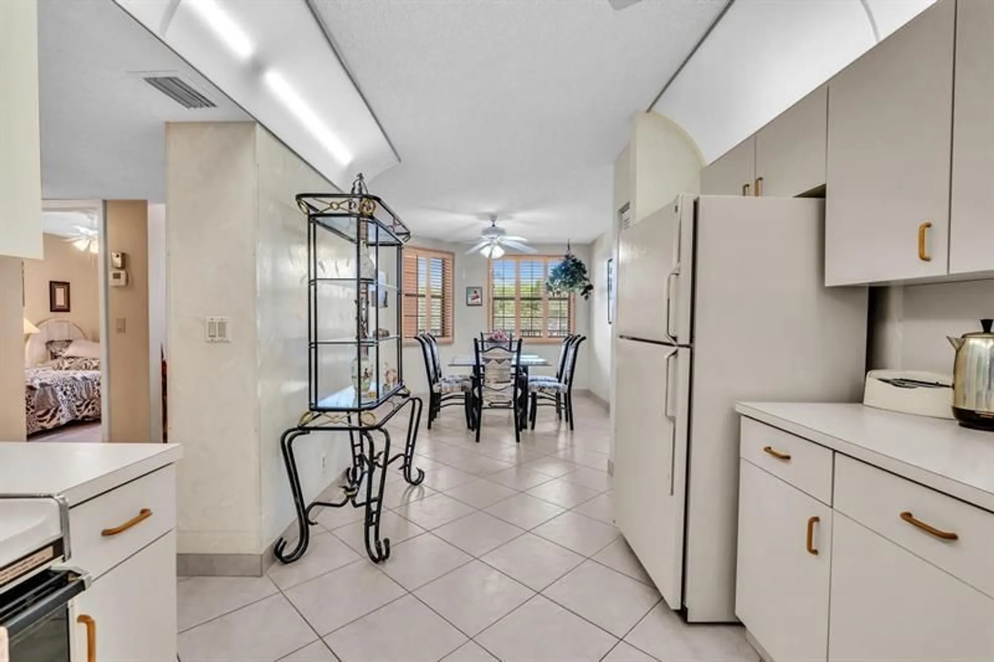 Property Slideshow image 11 of 83 | 7449 fairfax dr 211, Tamarac, FL, 33321