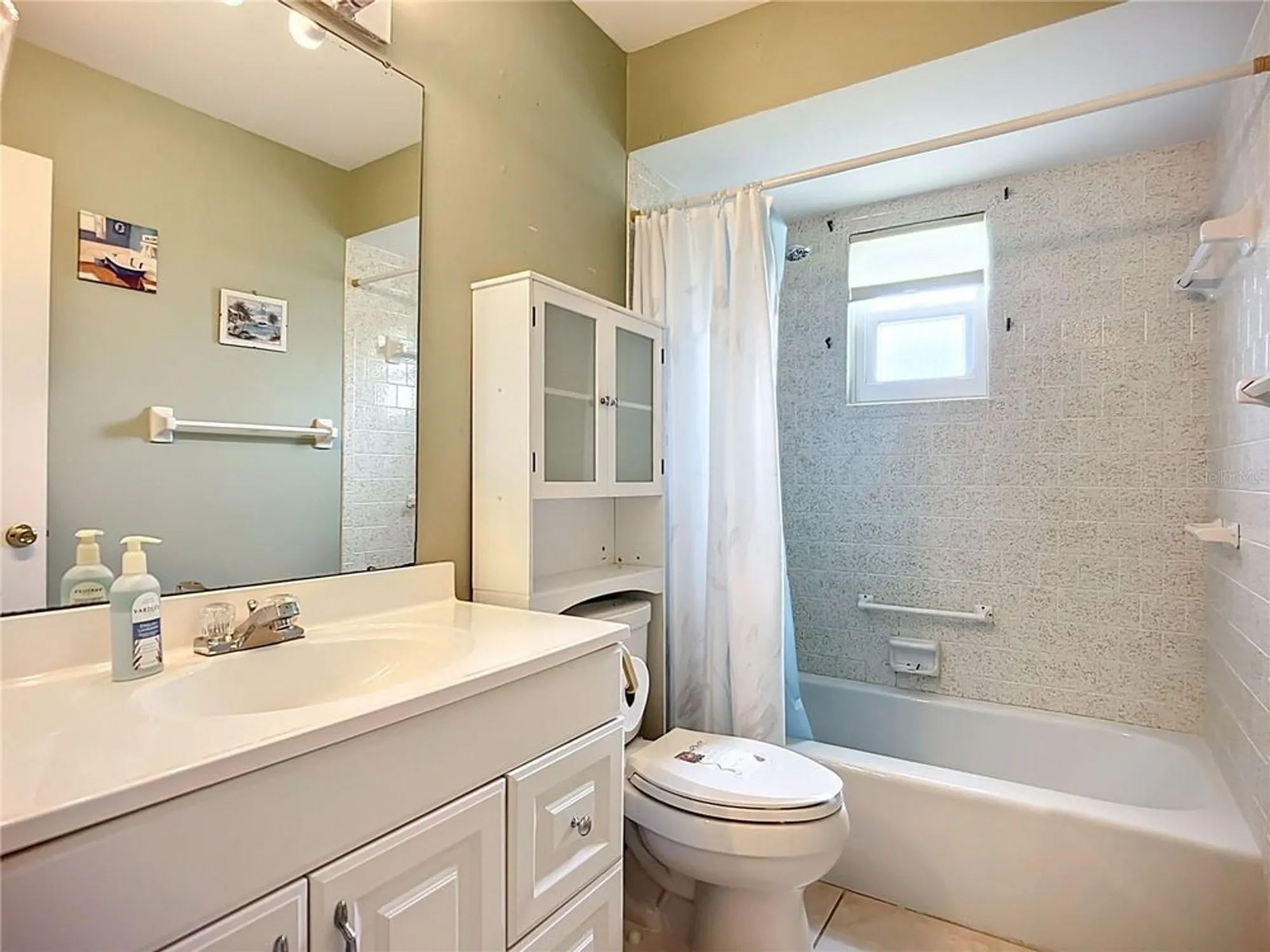 Property Slideshow image 11 of 26 | 2802 swifton dr v102, Sarasota, FL, 34231