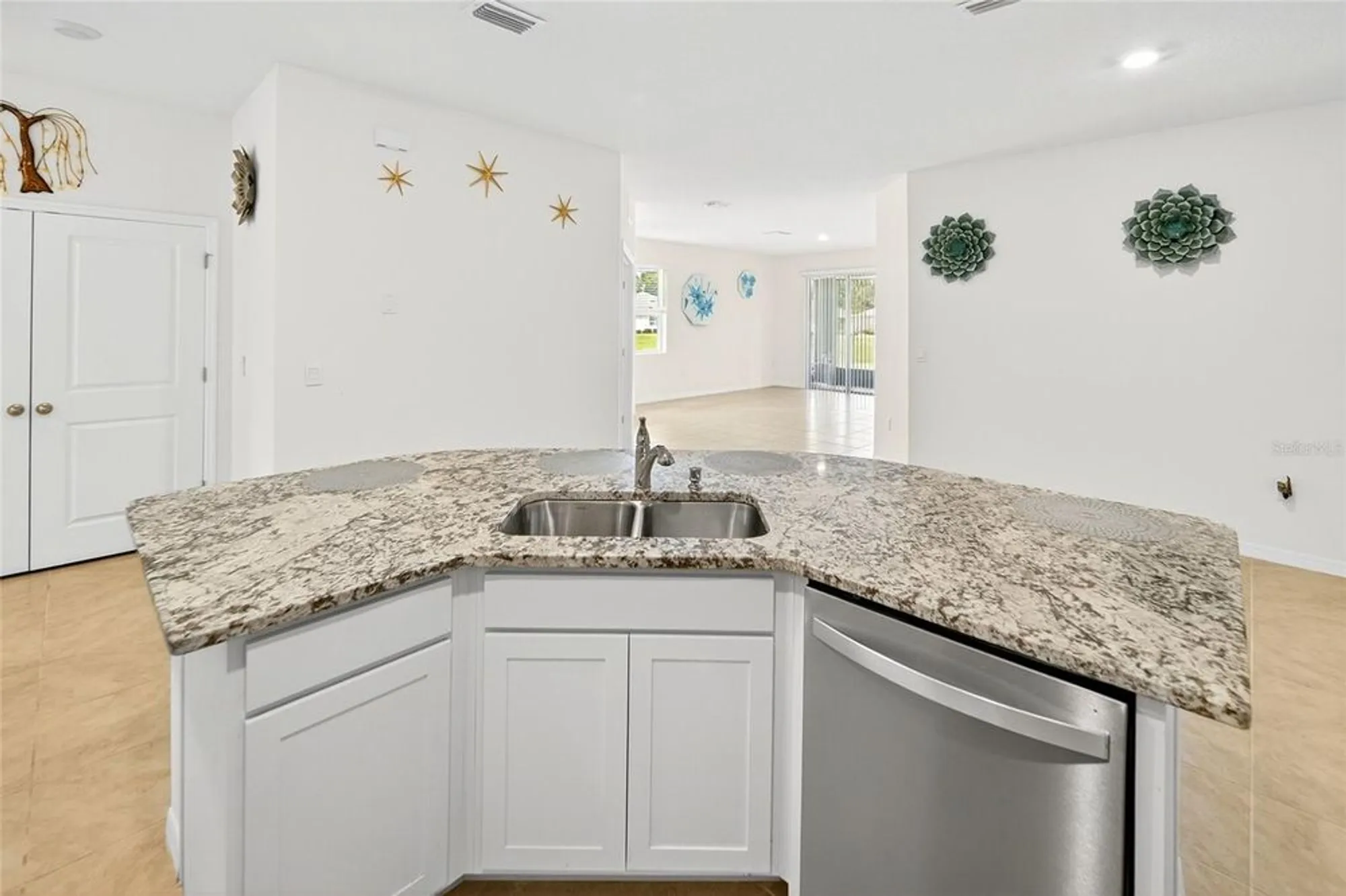 Property Slideshow image 16 of 28 | 5365 nw 46th lane rd, Ocala, FL, 34482