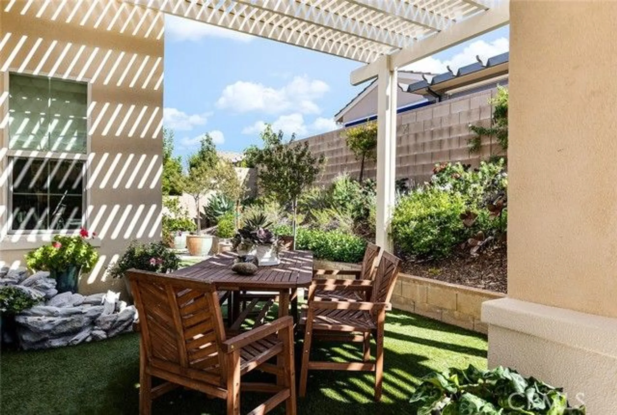 Property Slideshow image 27 of 43 | 25102 citron ln, Canyon Country, CA, 91387