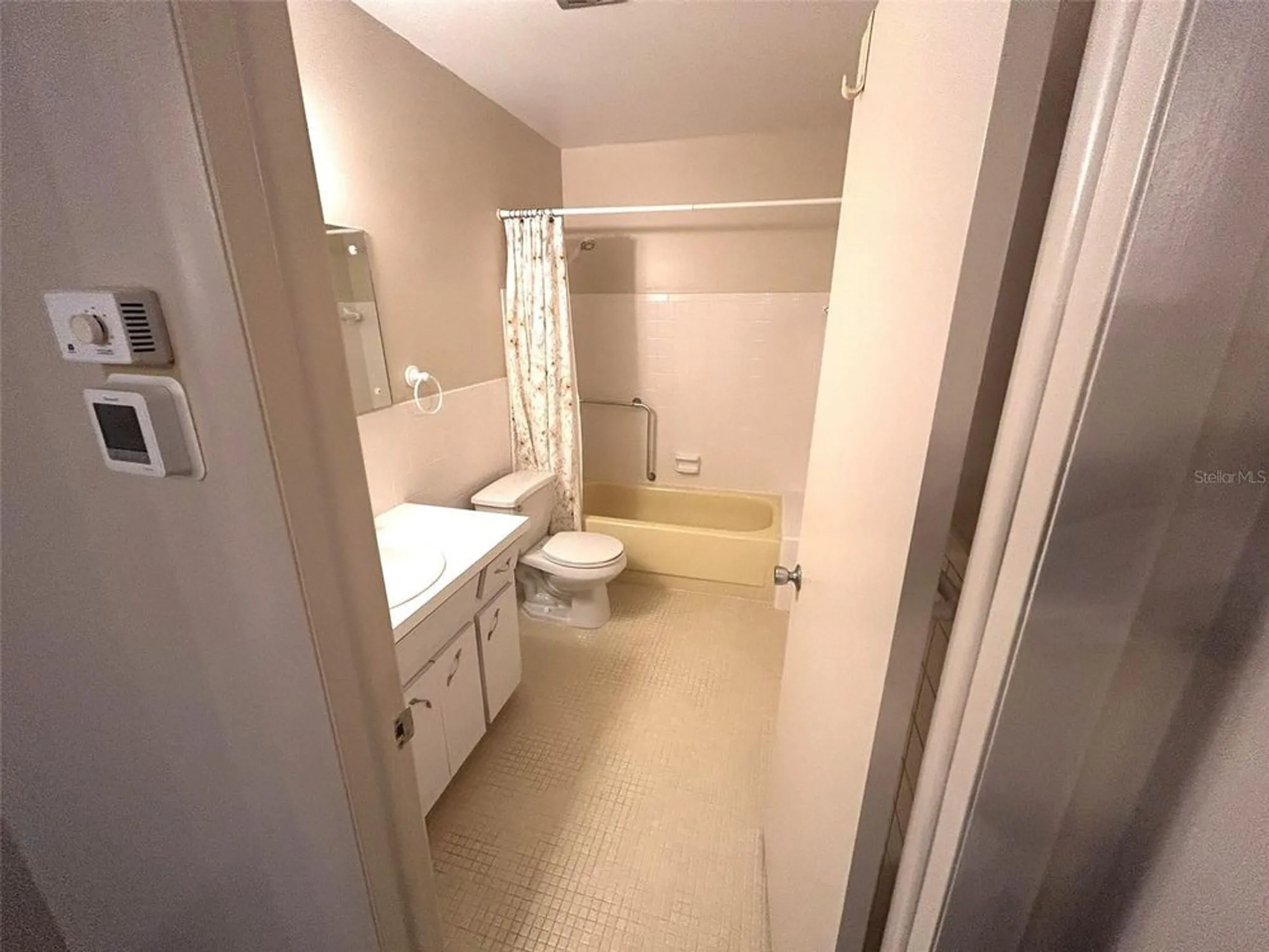 Property Slideshow image 23 of 55 | 2402 ecuadorian way apt 18, Clearwater, FL, 33763