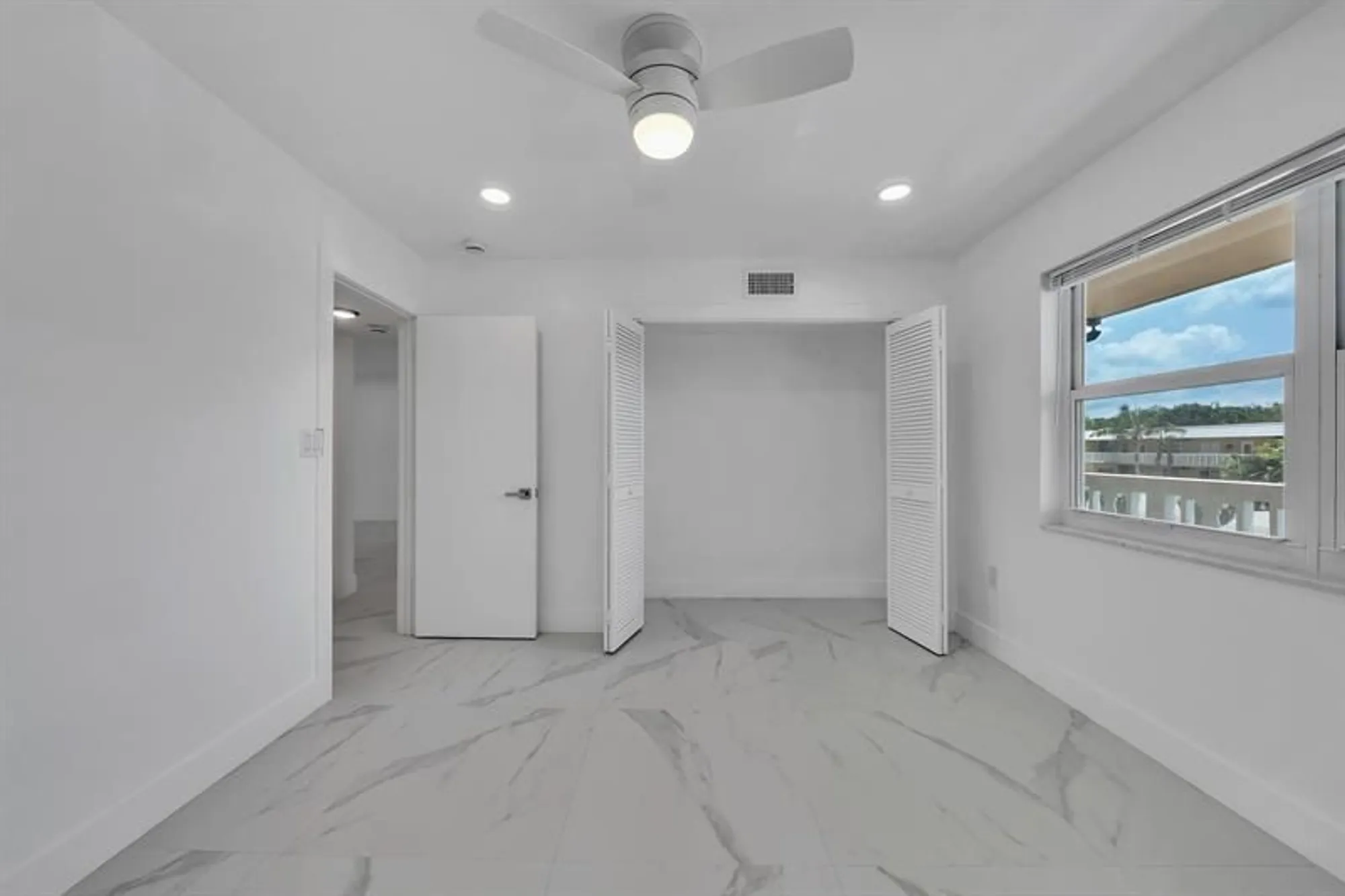 Property Slideshow image 20 of 31 | 9818 marina blvd apt 1225, Boca Raton, FL, 33428