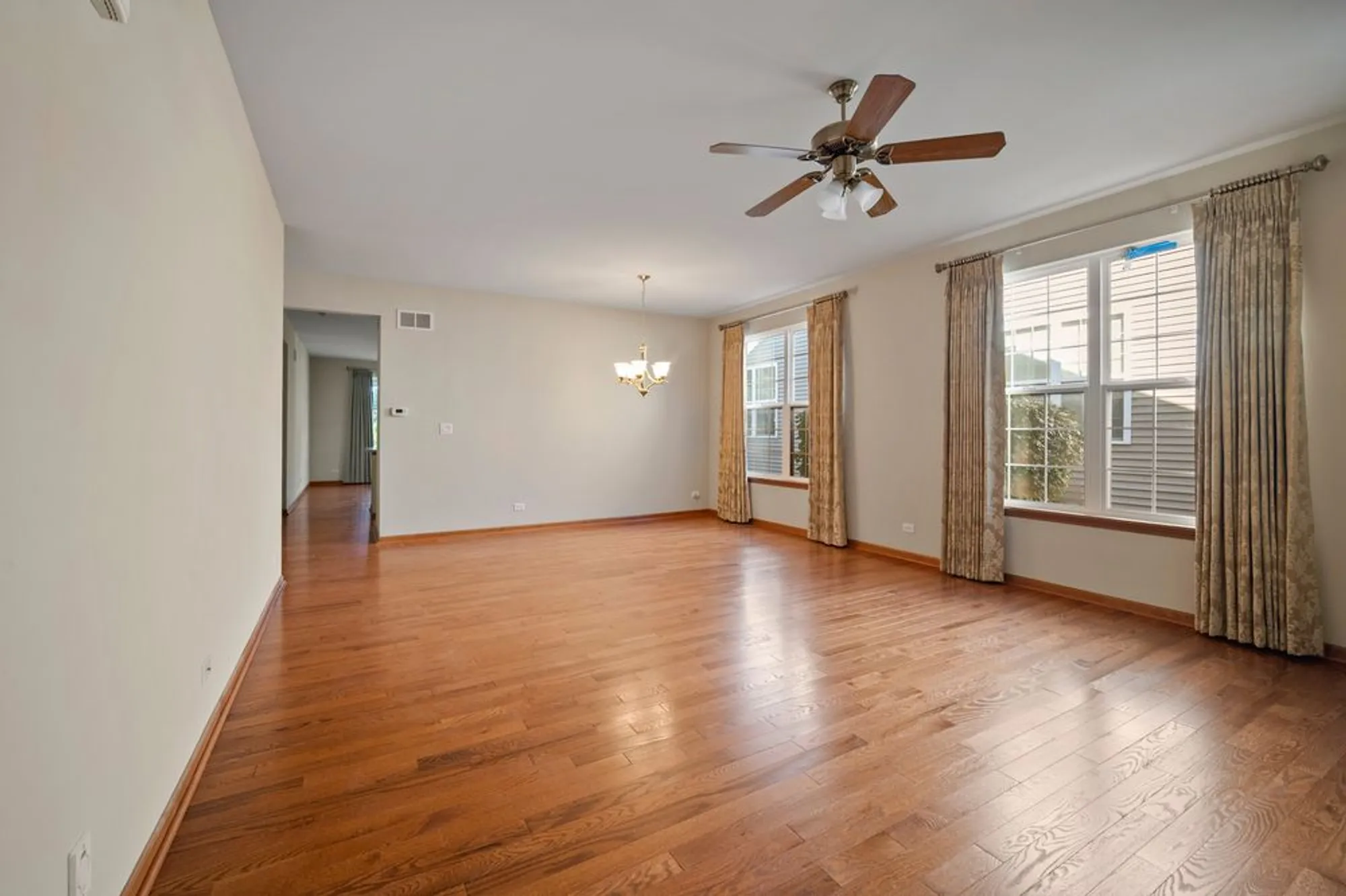 Property Slideshow image 6 of 30 | 1176 heathrow ln, Aurora, IL, 60502