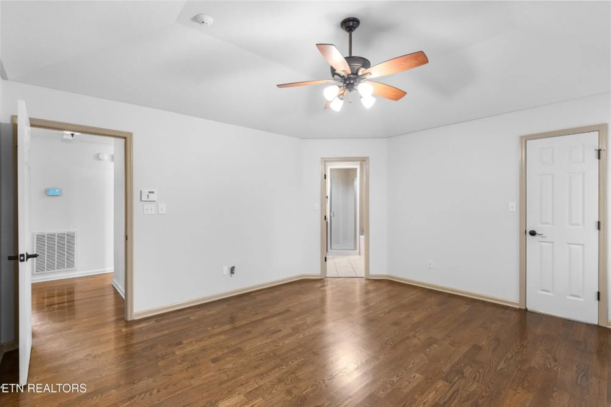 Property Slideshow image 20 of 60 | 407 tecumseh pt, Loudon, TN, 37774