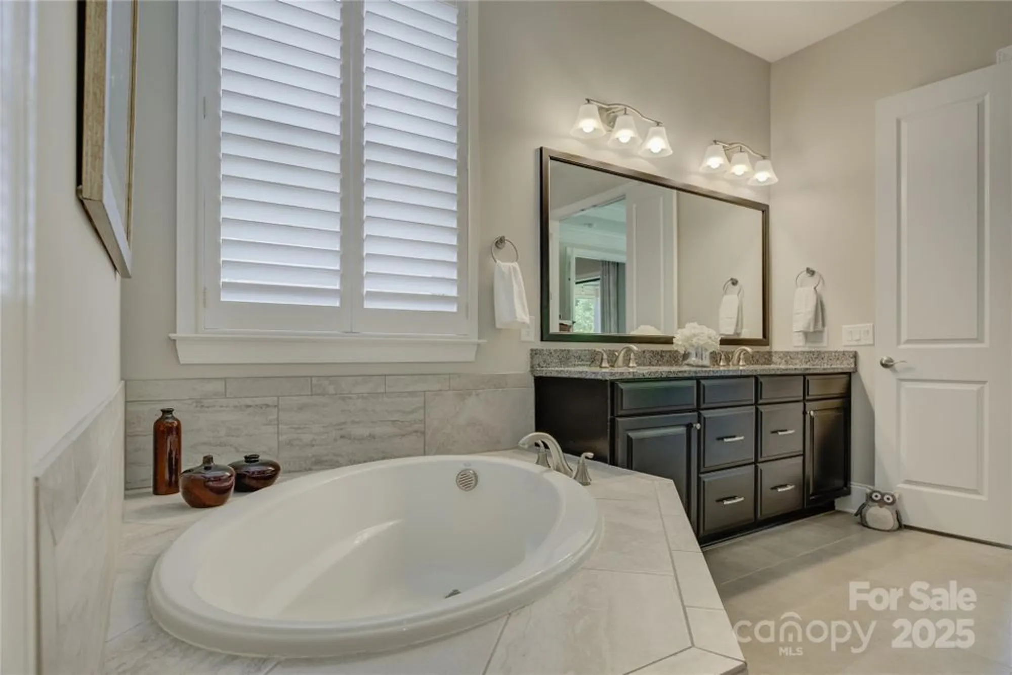Property Slideshow image 27 of 48 | 16010 vale ridge dr, Charlotte, NC, 28278