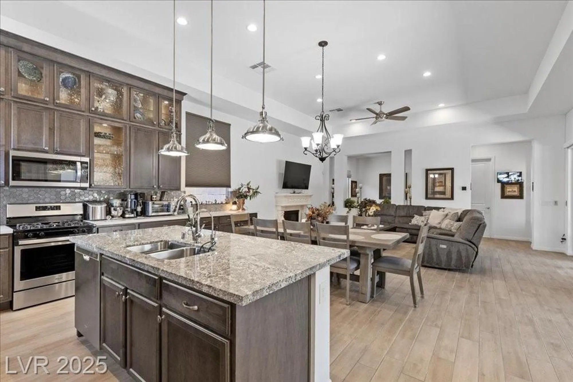 Property Slideshow image 25 of 77 | 6722 desert crimson st, Las Vegas, NV, 89148