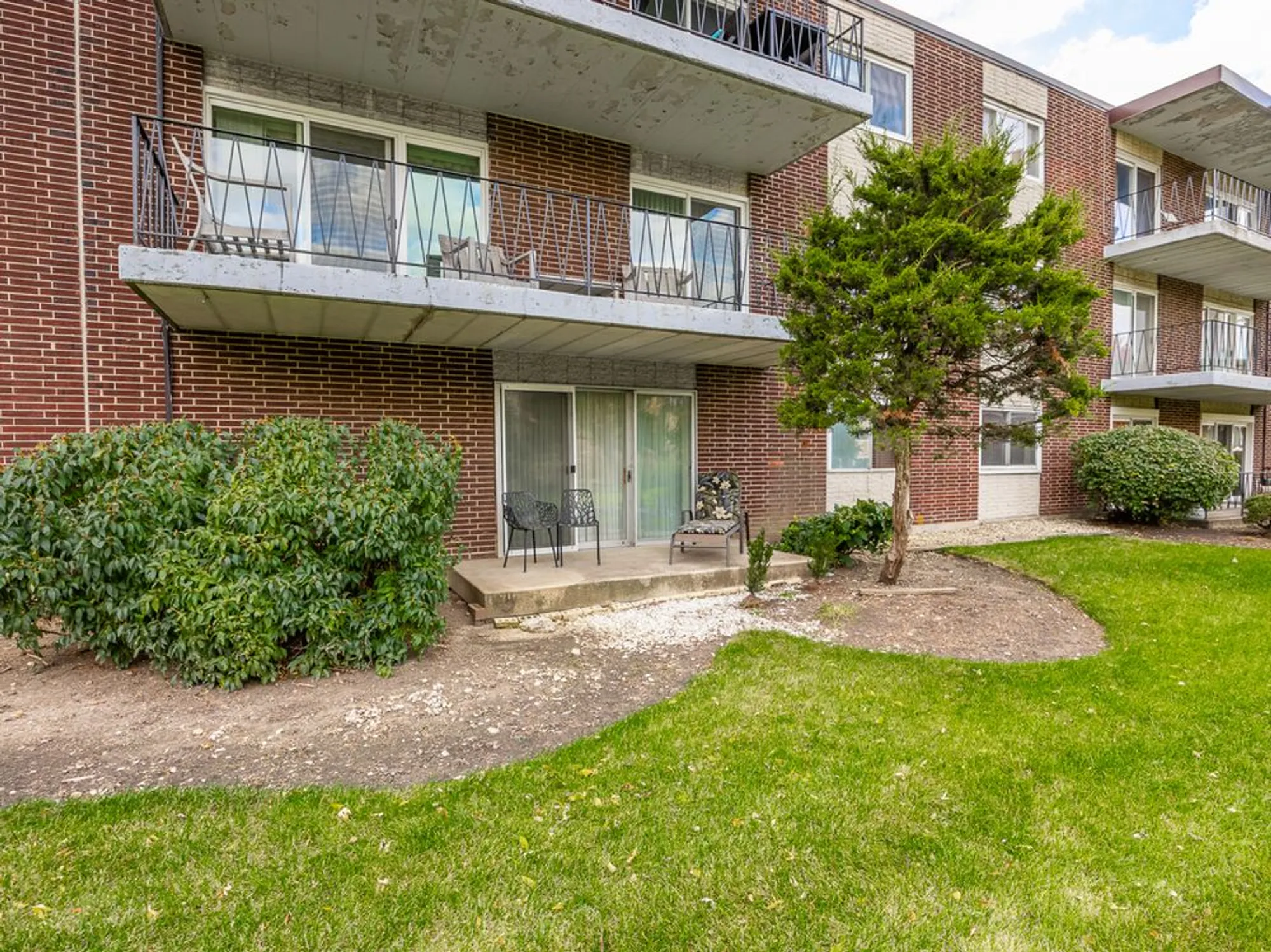 Property Slideshow image 21 of 25 | 5540 walnut ave apt 33a, Downers Grove, IL, 60515