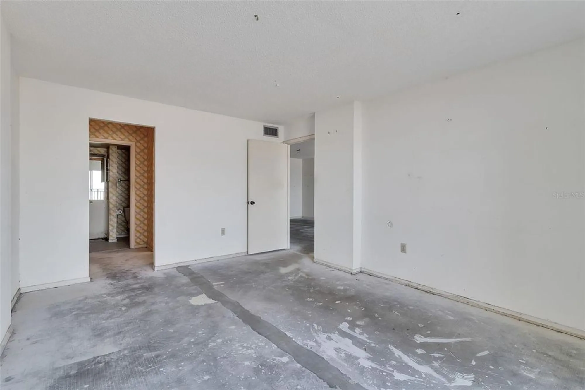 Property Slideshow image 16 of 29 | 19 whispering sands dr 203, Sarasota, FL, 34242