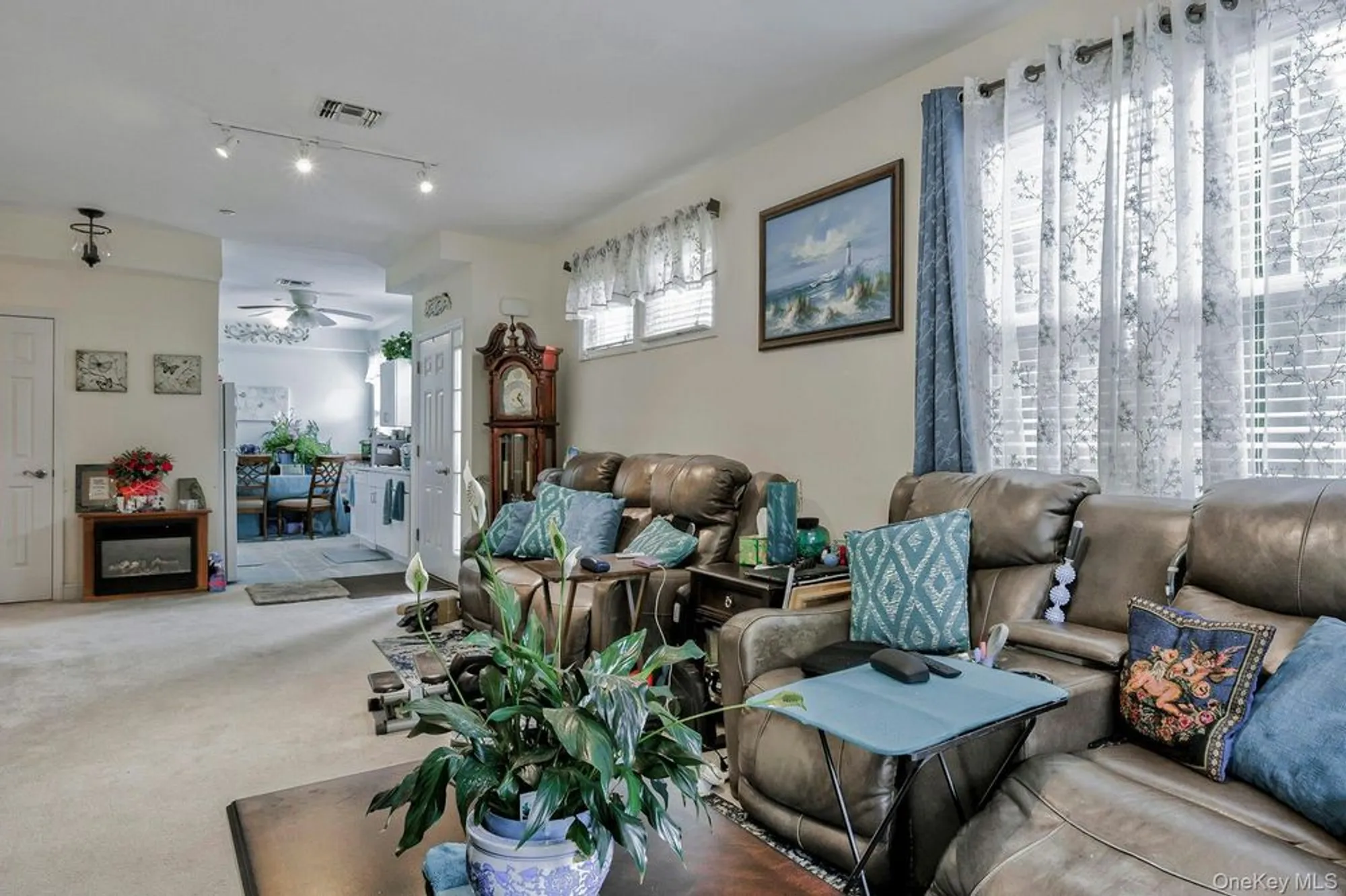 Property Slideshow image 8 of 40 | 279 augusta dr, Medford, NY, 11763