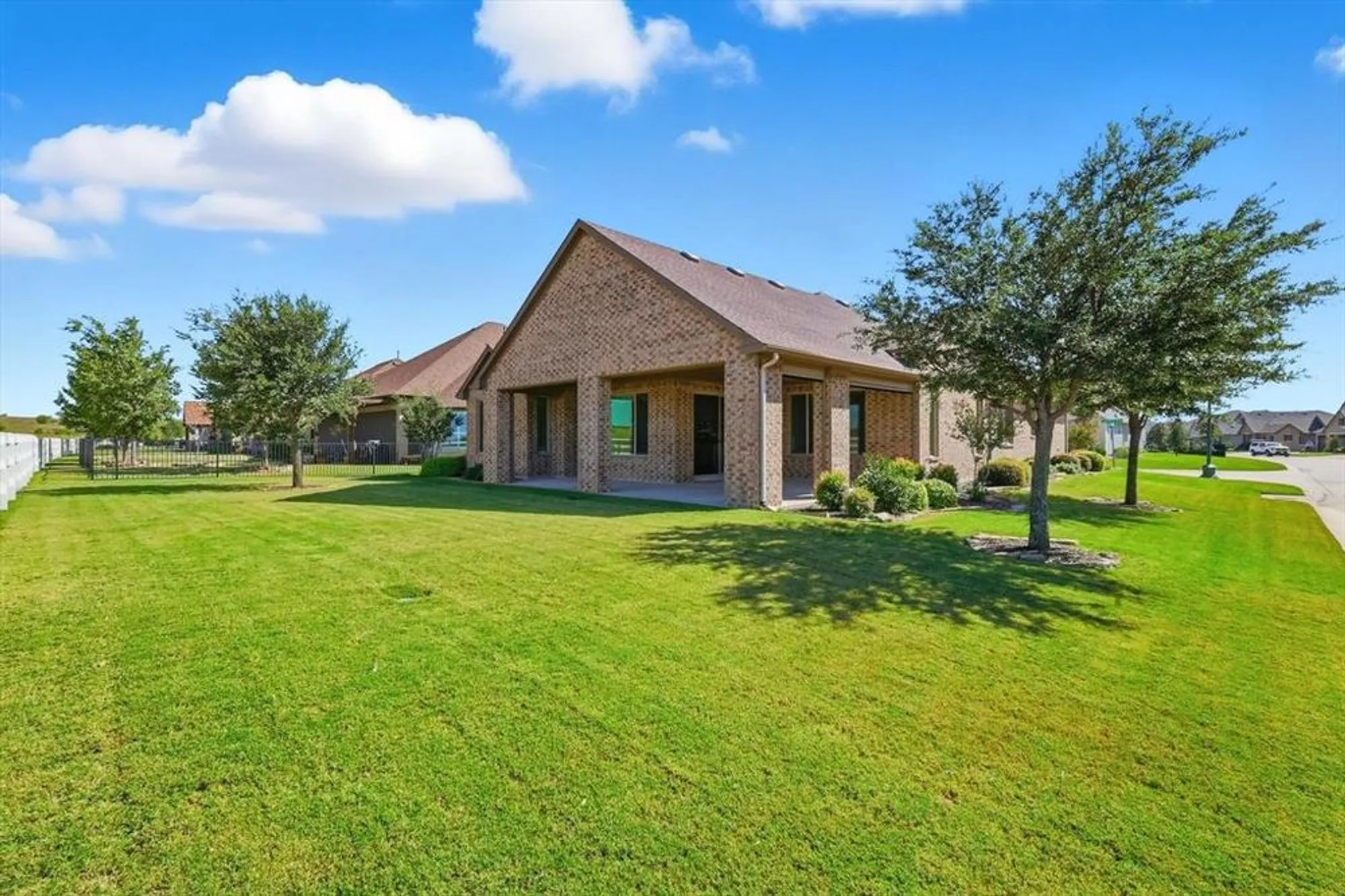 Property Slideshow image 34 of 37 | 11920 cinnamon dr, Denton, TX, 76207