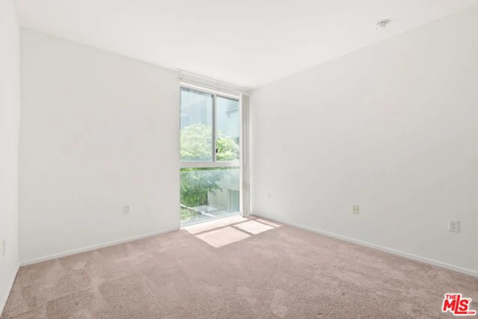 Property Slideshow image 26 of 41 | 267 s san pedro st unit 211, Los Angeles, CA, 90012