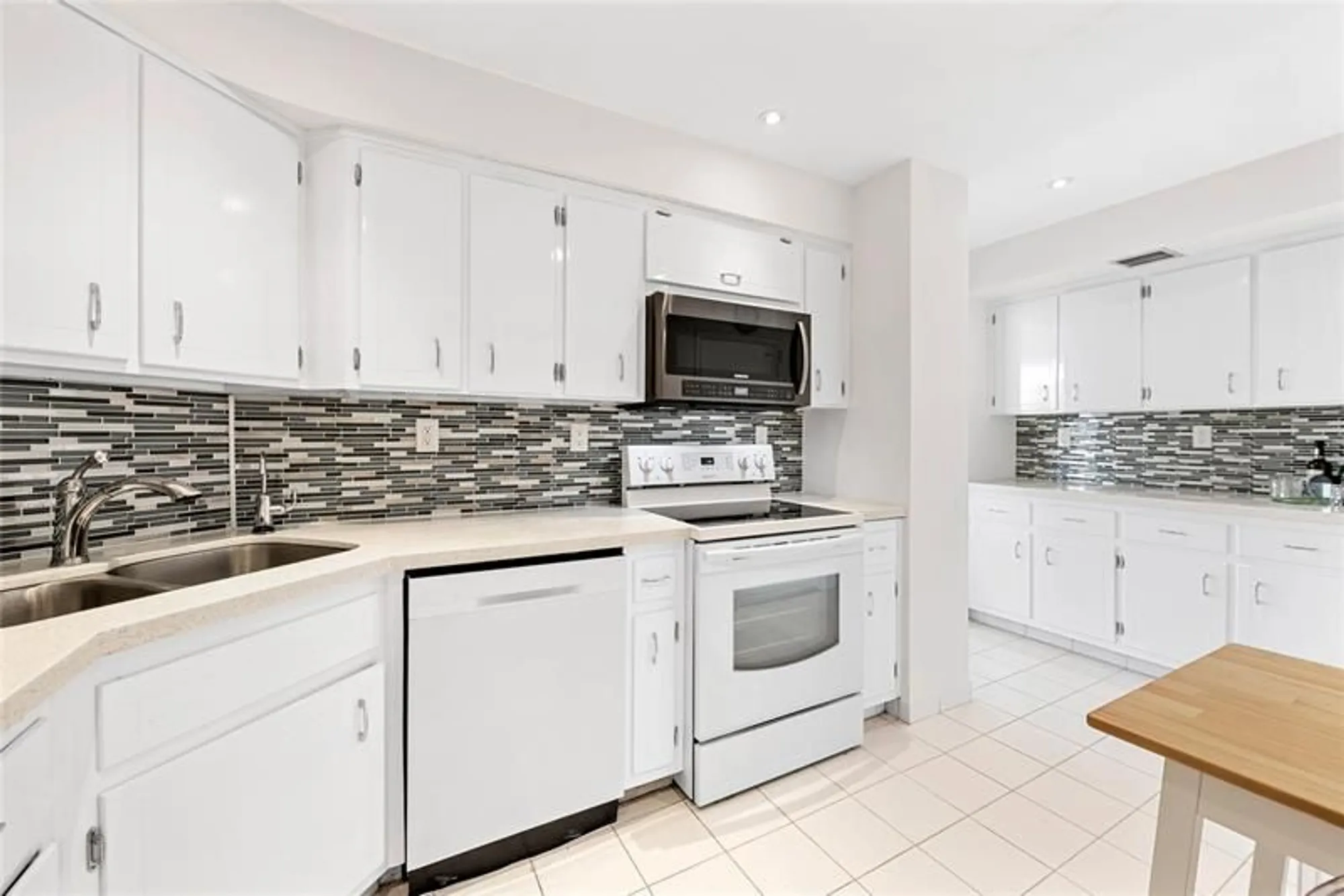 Property Slideshow image 19 of 61 | 3300 ne 36th st 1416, Fort Lauderdale, FL, 33308