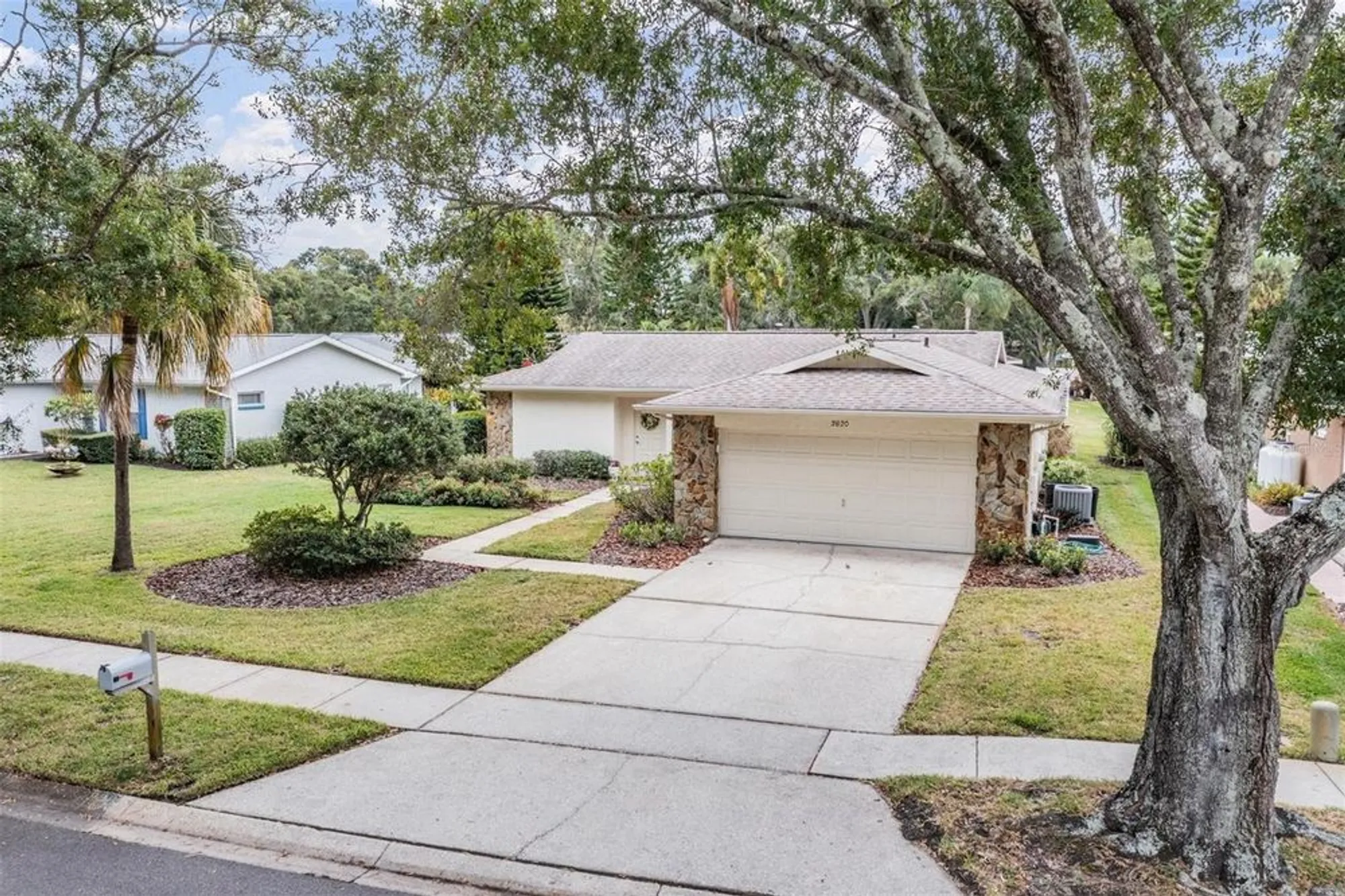 Property Slideshow image 1 of 26 | 2820 lomond dr, Palm Harbor, FL, 34684
