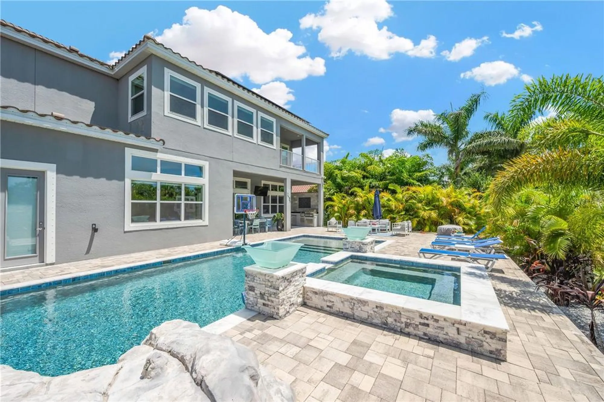 Property Slideshow image 9 of 59 | 832 manns harbor dr, Apollo Beach, FL, 33572