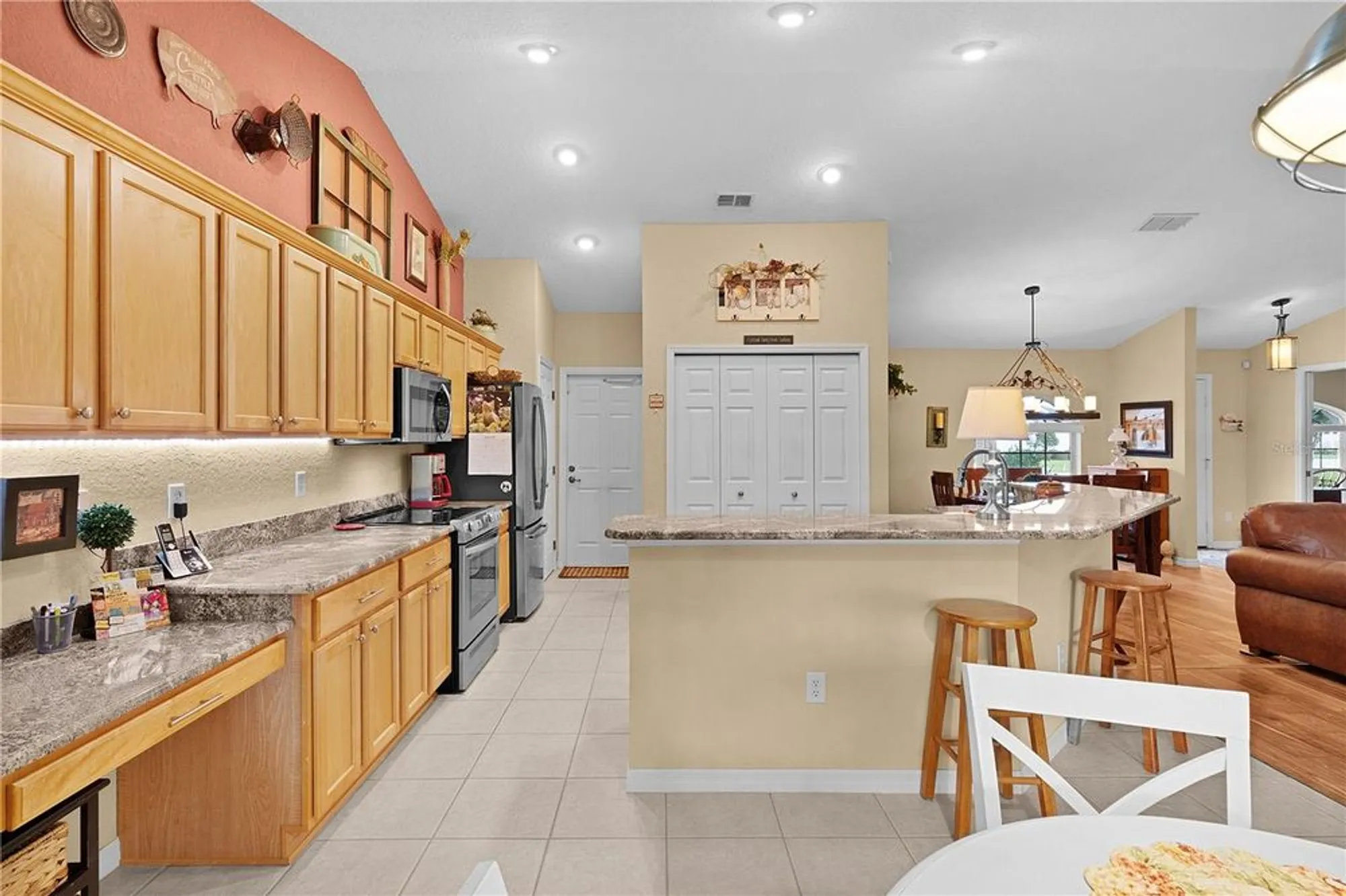 Property Slideshow image 6 of 37 | 17355 se 110th ter, Summerfield, FL, 34491