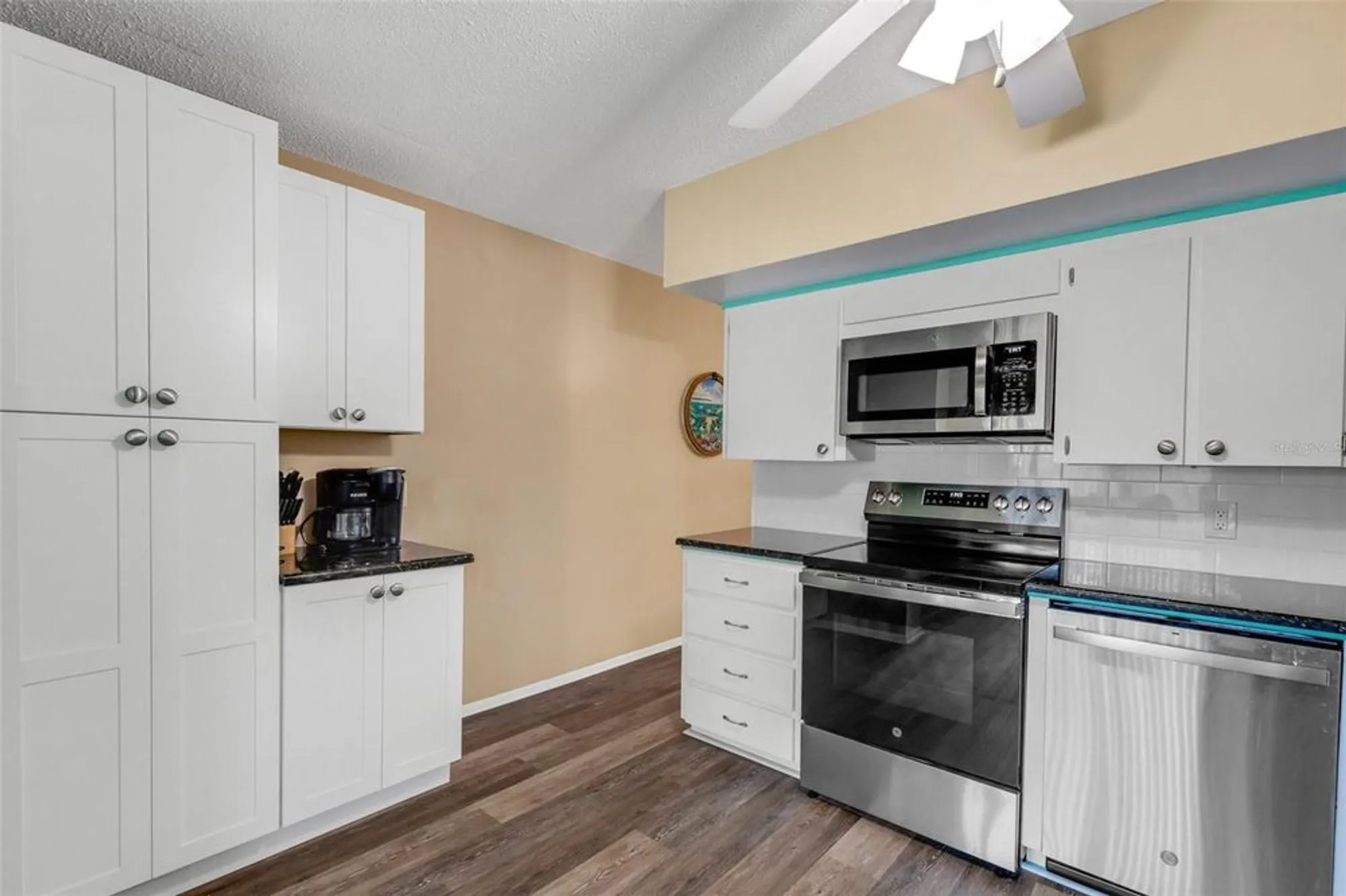 Property Slideshow image 18 of 56 | 2401 ecuadorian way apt 57, Clearwater, FL, 33763