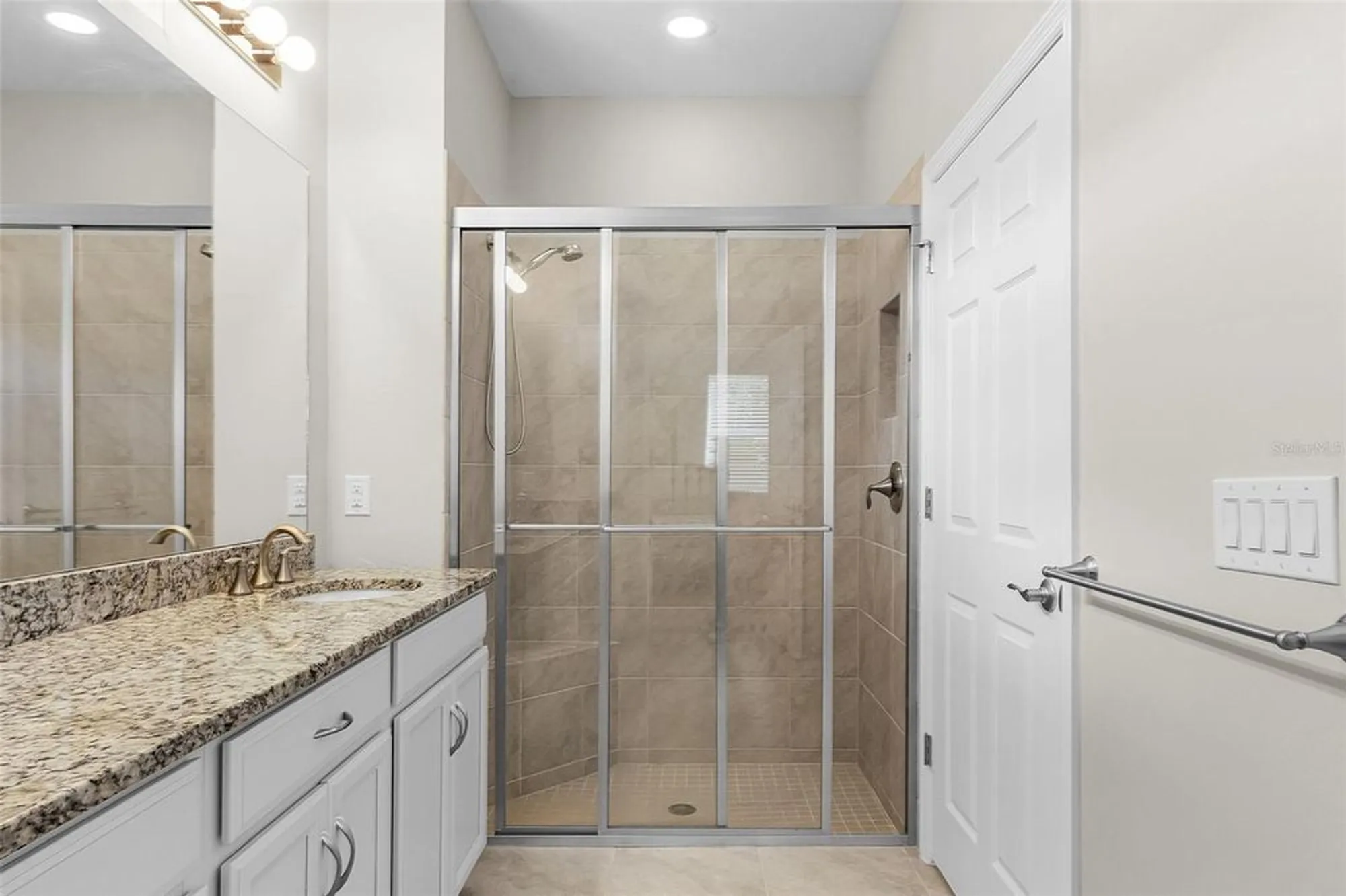 Property Slideshow image 19 of 28 | 2191 summersweet dr, Alva, FL, 33920