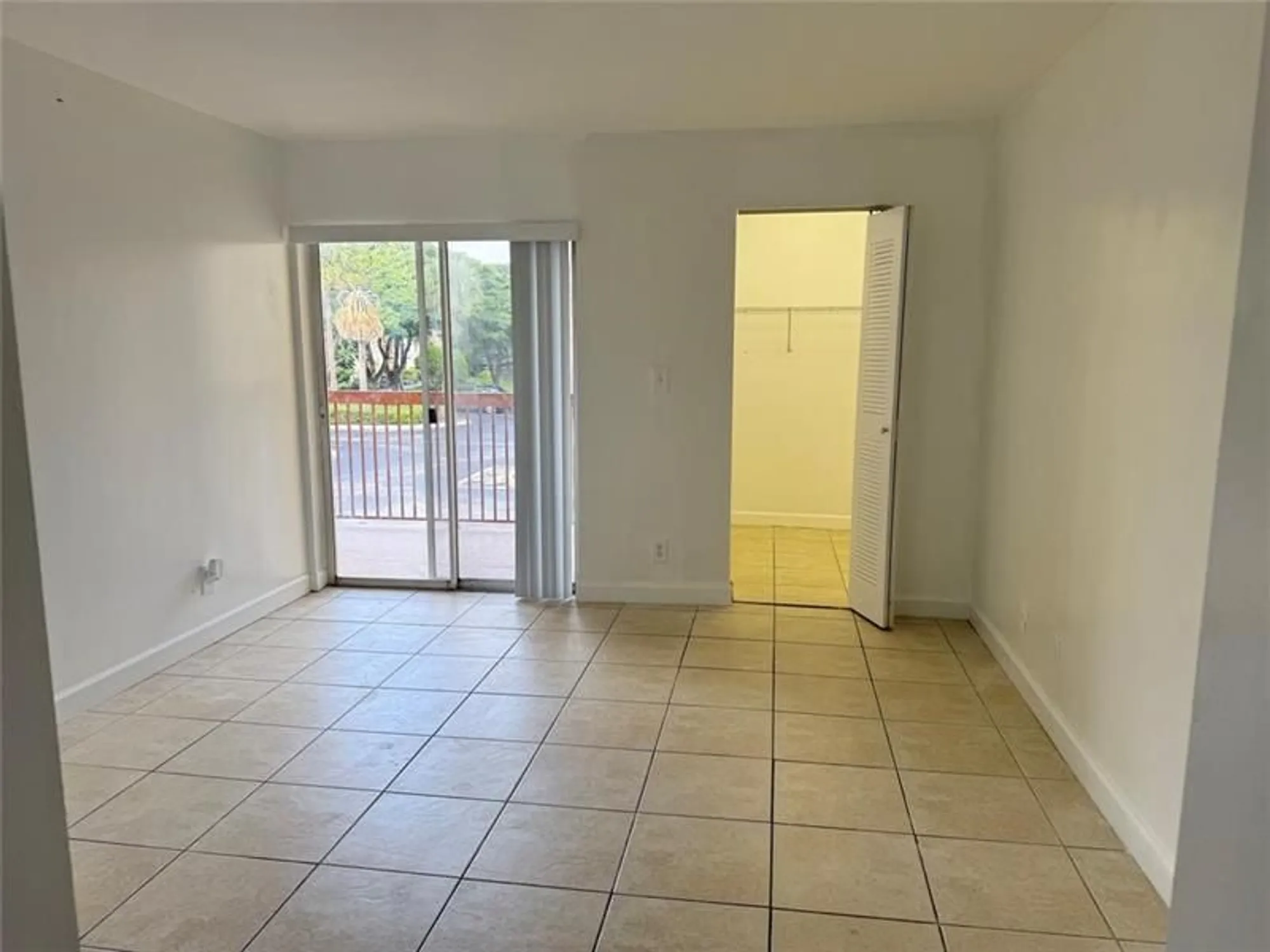 Property Slideshow image 11 of 24 | 7630 westwood dr apt 316, Tamarac, FL, 33321