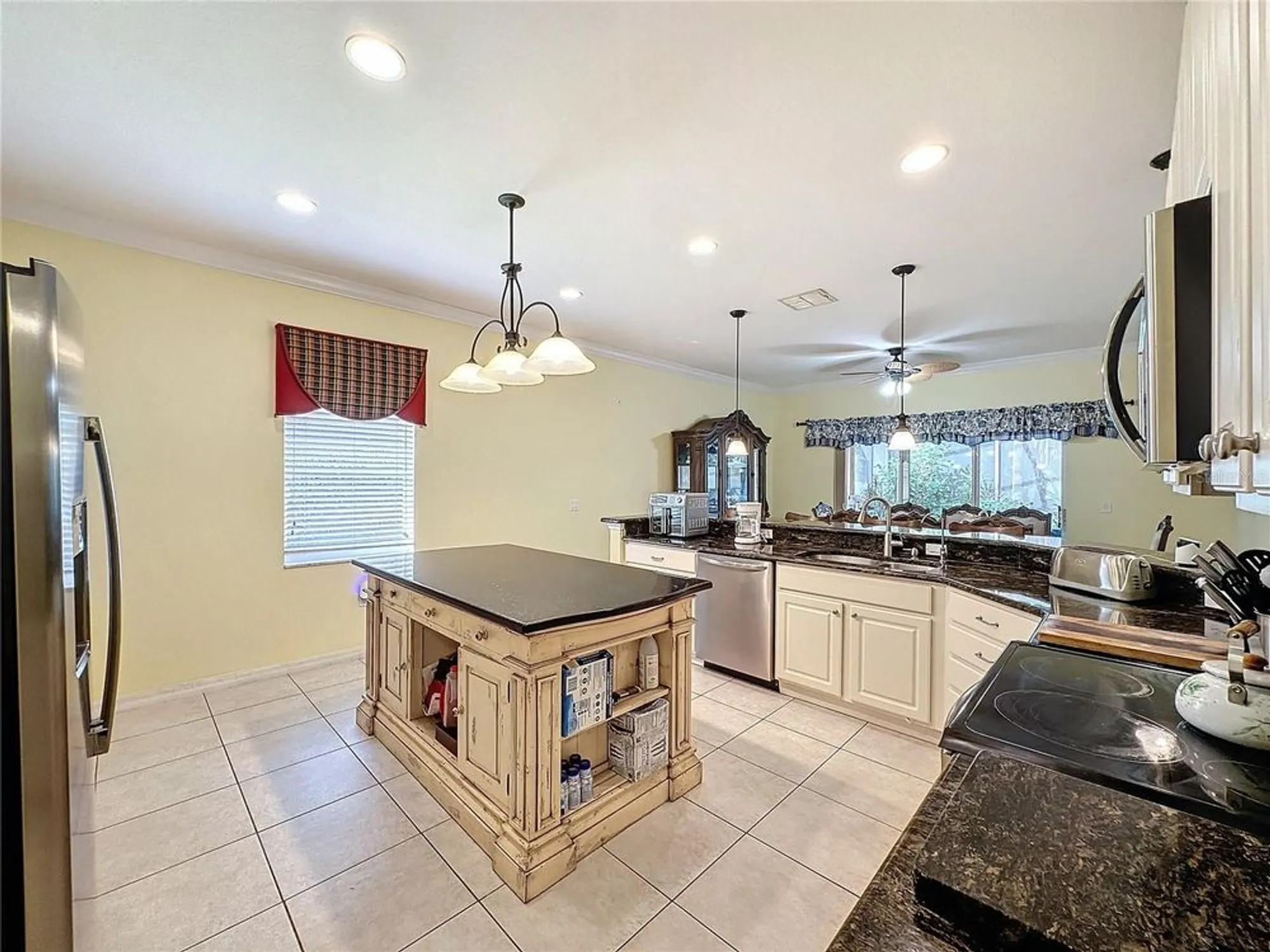 Property Slideshow image 14 of 61 | 258 sand piper dr, Poinciana, FL, 34759