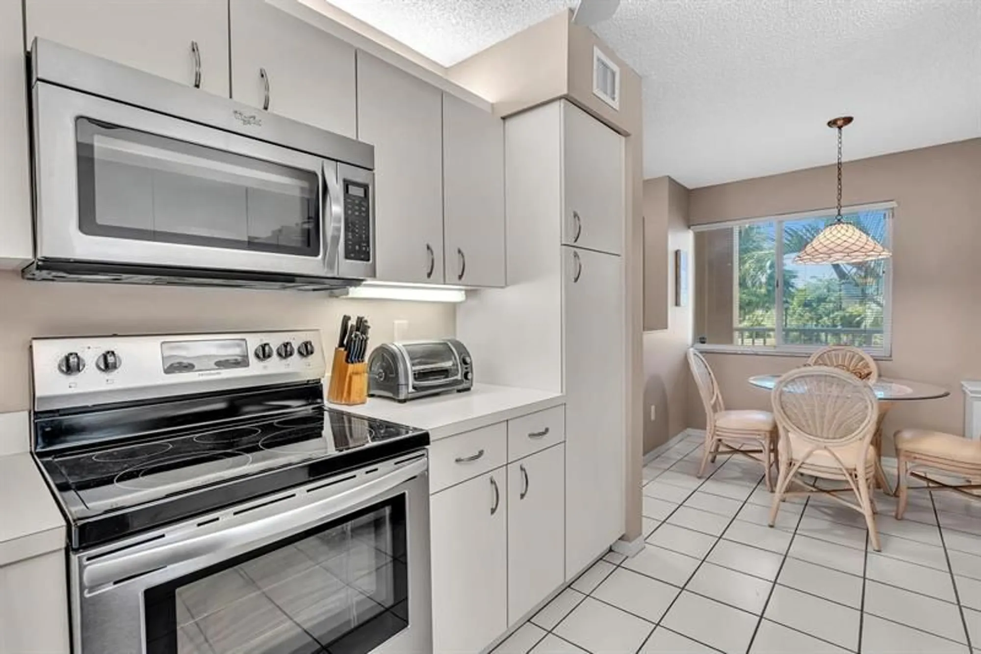 Property Slideshow image 9 of 71 | 7512 n devon dr 210, Tamarac, FL, 33321