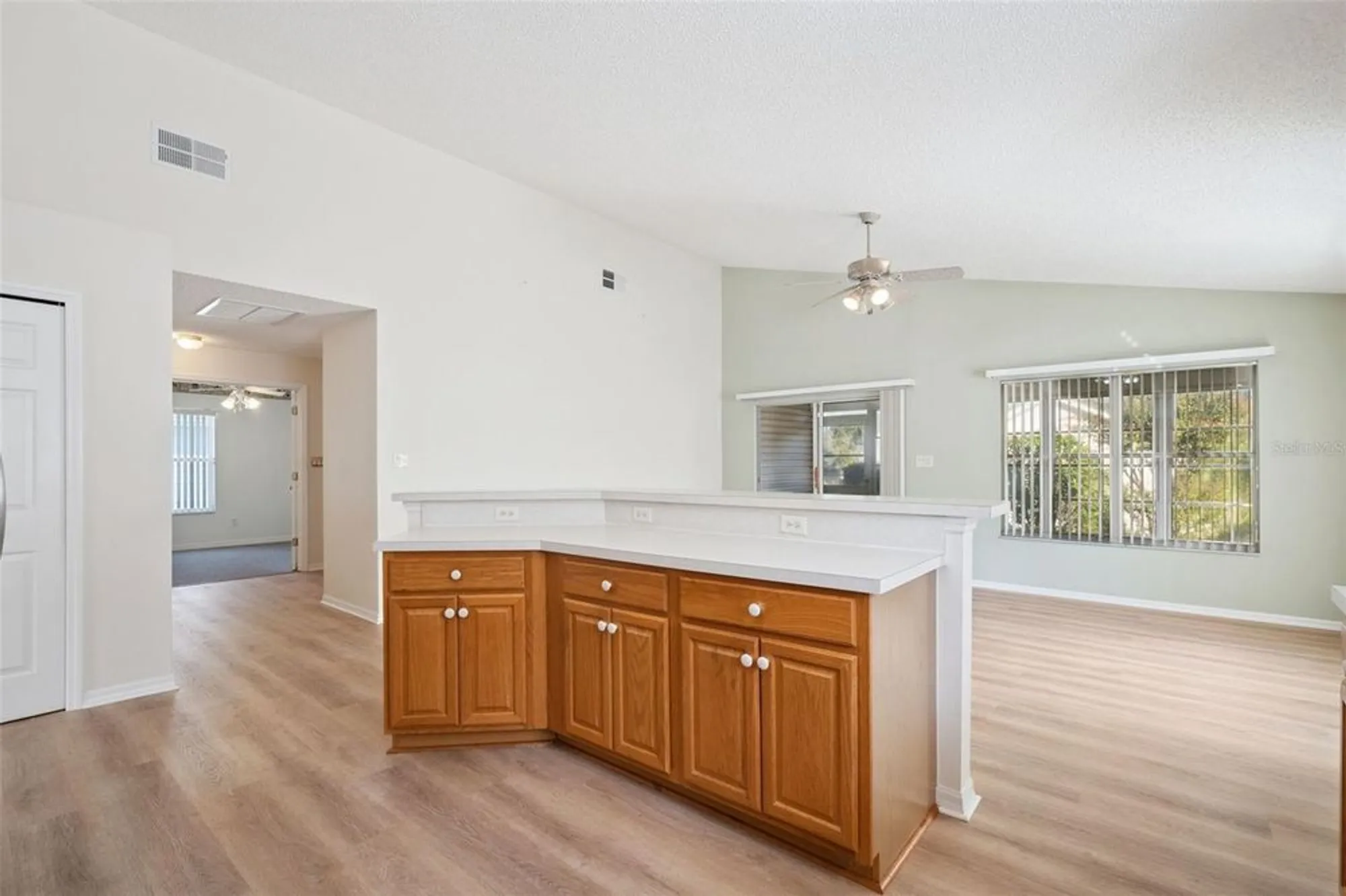 Property Slideshow image 12 of 37 | 24914 cranes roost cir, Leesburg, FL, 34748