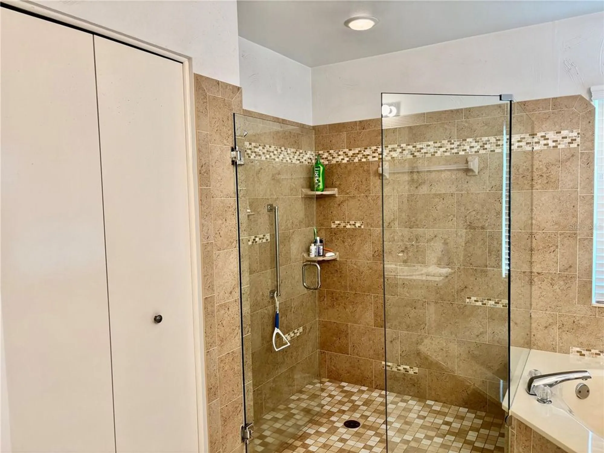 Property Slideshow image 24 of 35 | 2002 e del webb blvd, Sun City Center, FL, 33573