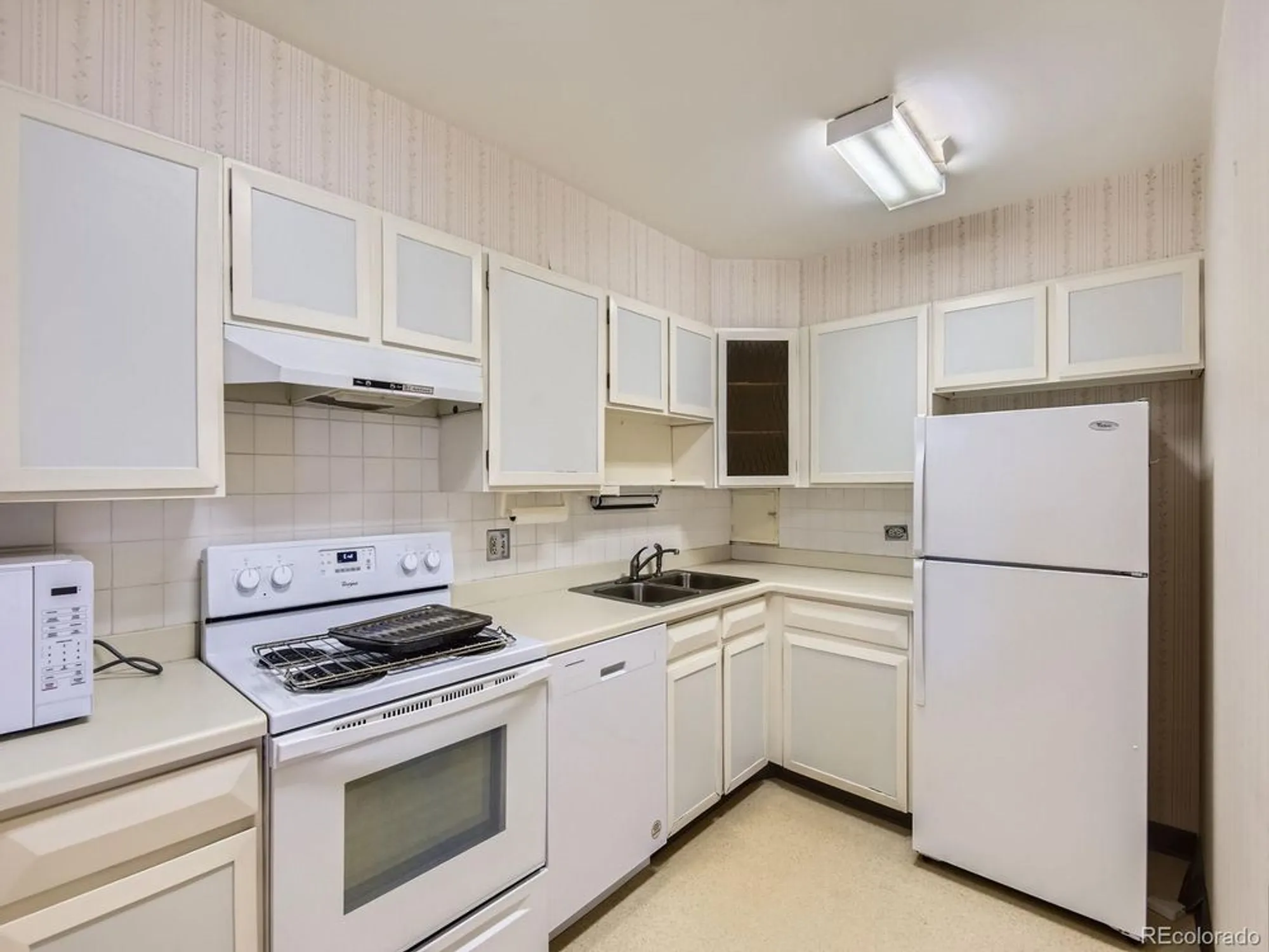 Property Slideshow image 12 of 32 | 625 s alton way 3d, Denver, CO, 80247