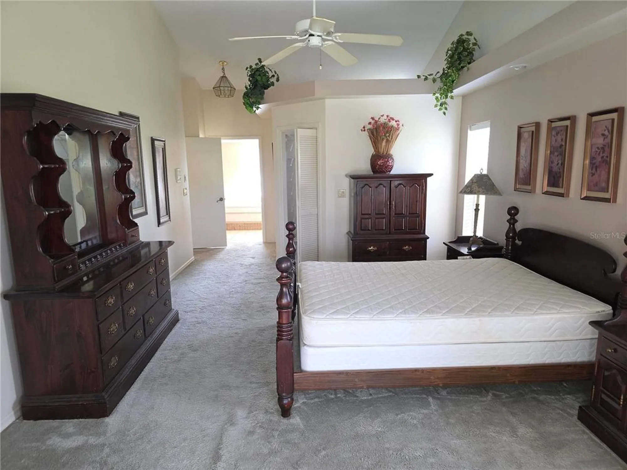 Property Slideshow image 10 of 37 | 9168 southern comfort ct, Weeki Wachee, FL, 34613