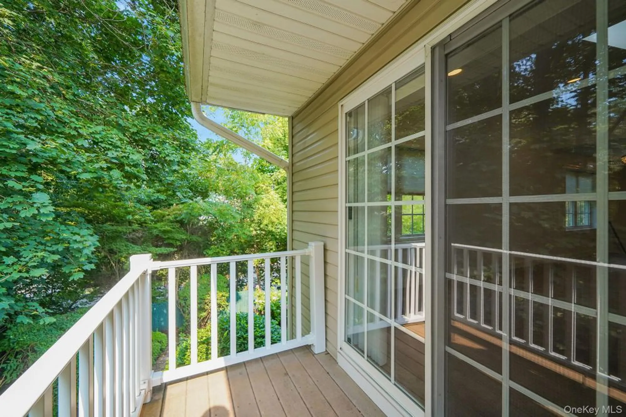 Property Slideshow image 19 of 29 | 1126 savoy dr, Melville, NY, 11747