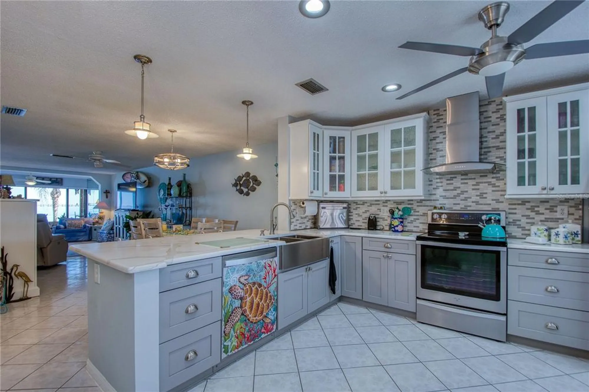 Property Slideshow image 6 of 36 | 19029 us highway 19 n apt 32b, Clearwater, FL, 33764