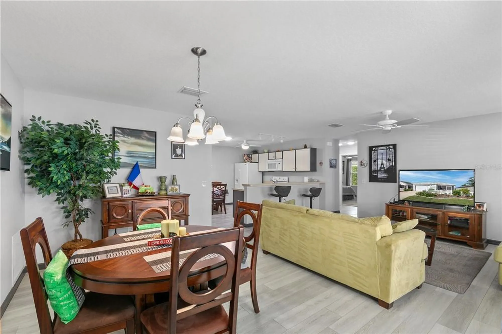 Property Slideshow image 6 of 42 | 3374 castlegate ct, The Villages, FL, 32163